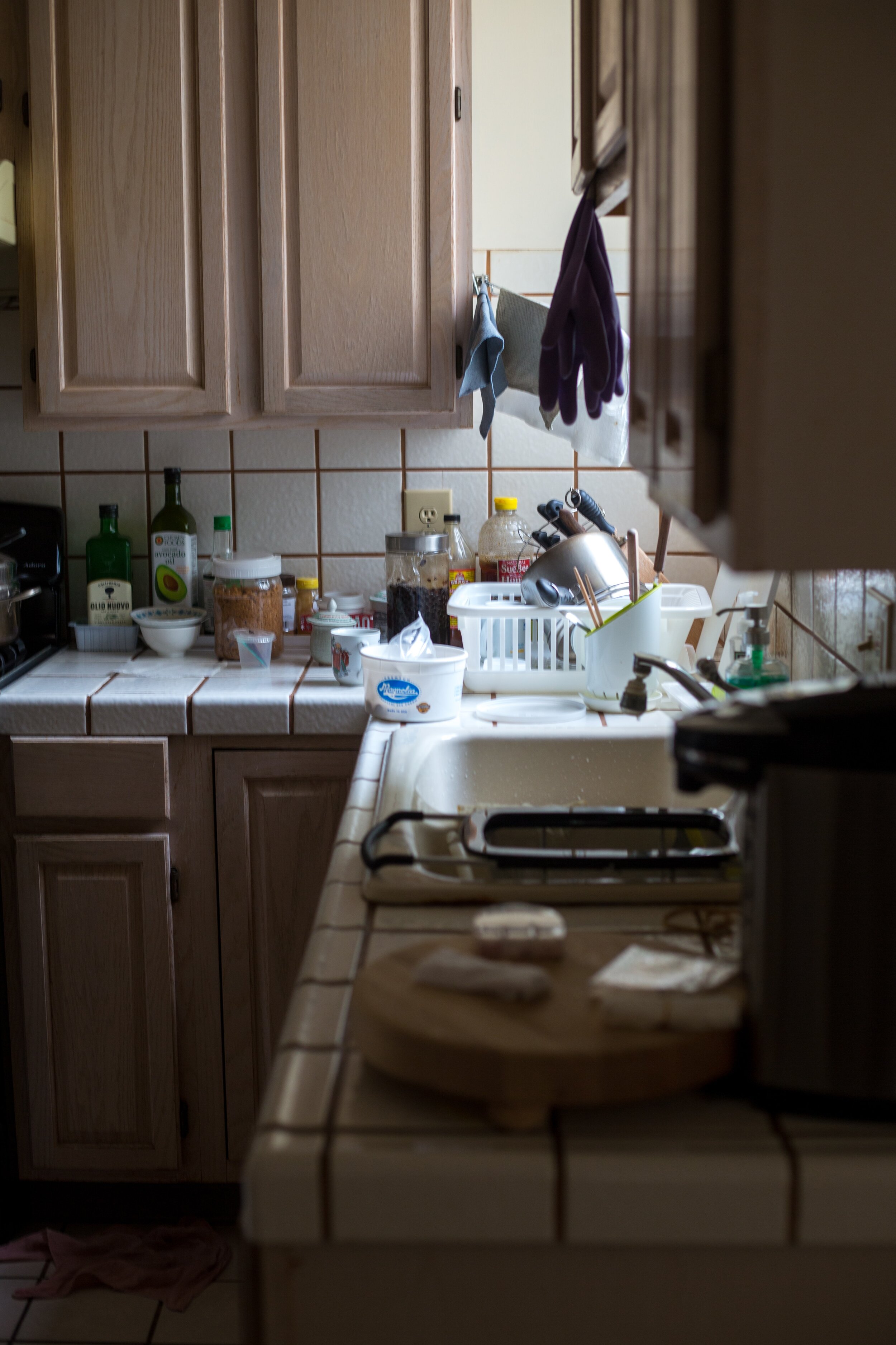 Cluttered Kitchen - Jason Leung.jpg