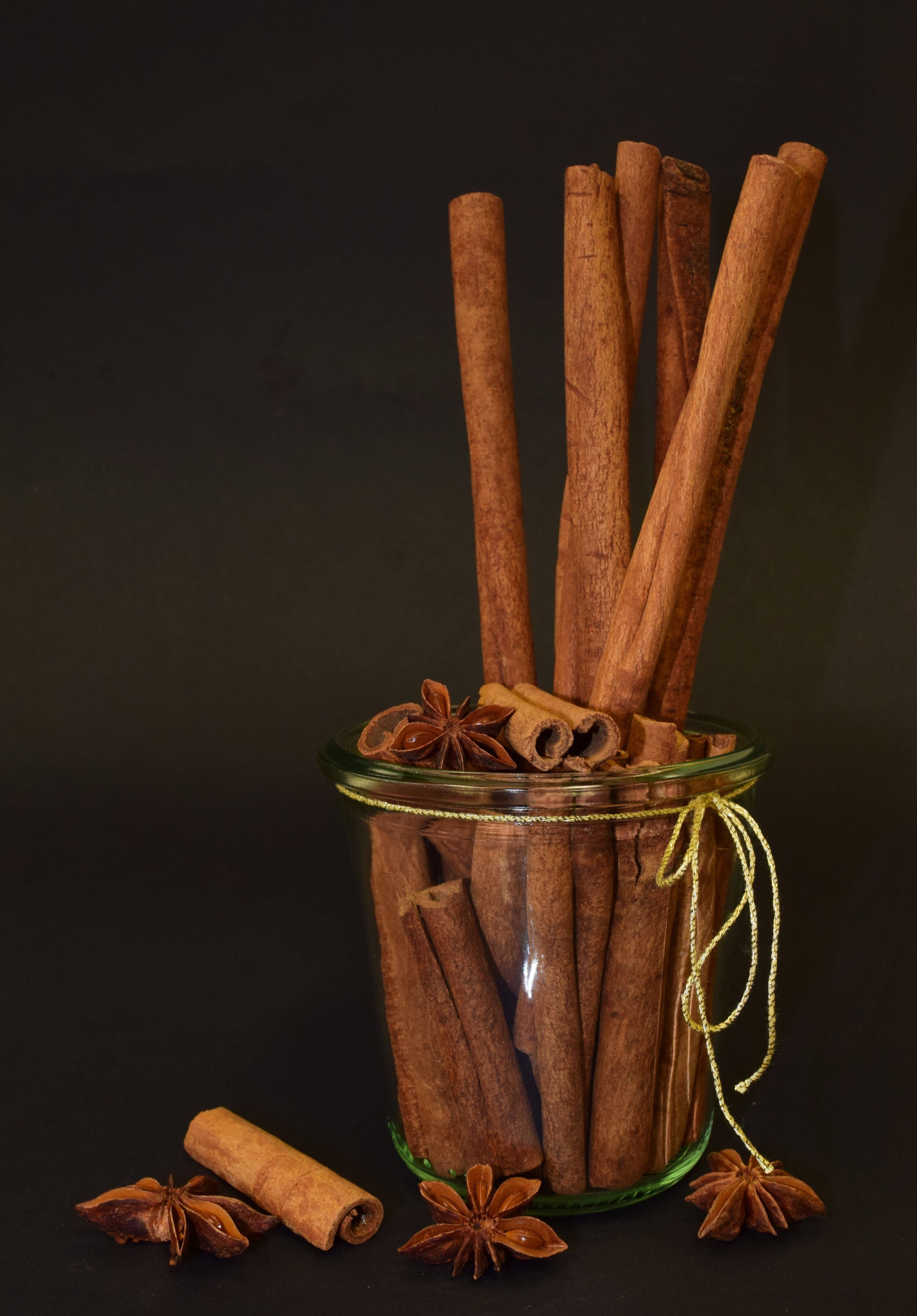 Pic #1 - Jar of Cinnamon Sticks.jpg