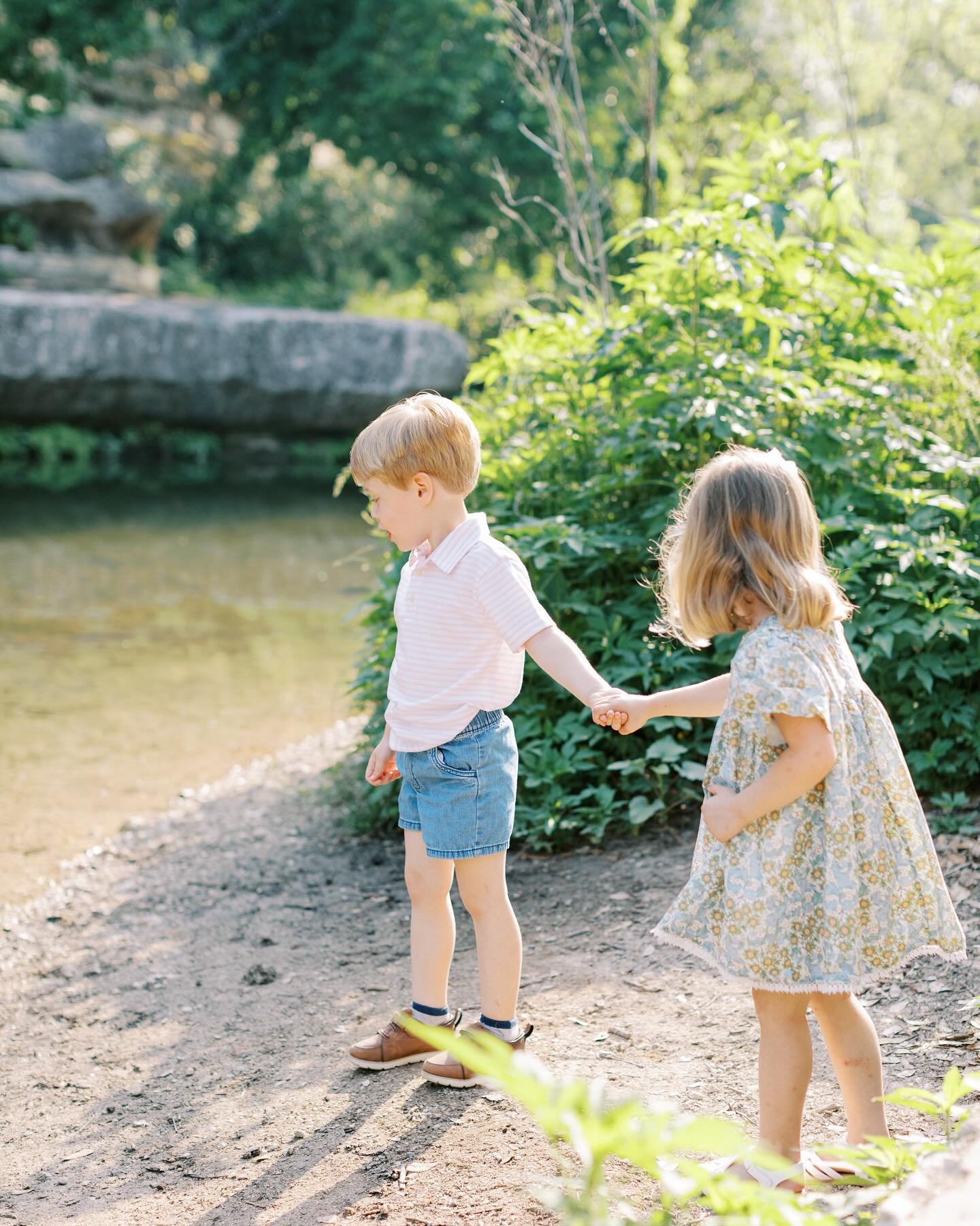 It&rsquo;s a twin thing 💁🏼&zwj;♀️ but really&hellip; look at these cuties. They are adorable and the best of friends. What a treasured bond they will have forever! 🥰