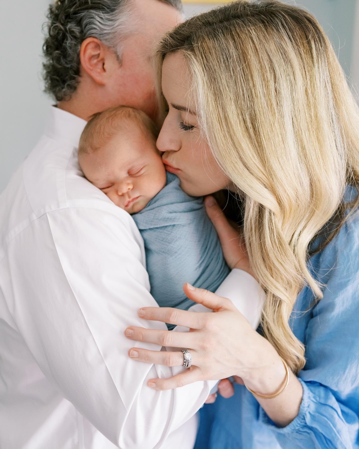 This family is as good as it gets 🩷 So much love and light. The older brothers were so happy to show me their new baby brother and they were beaming with pride 🥹 so sweet. Congratulations @rclary23! So great to photograph your sweet family again
