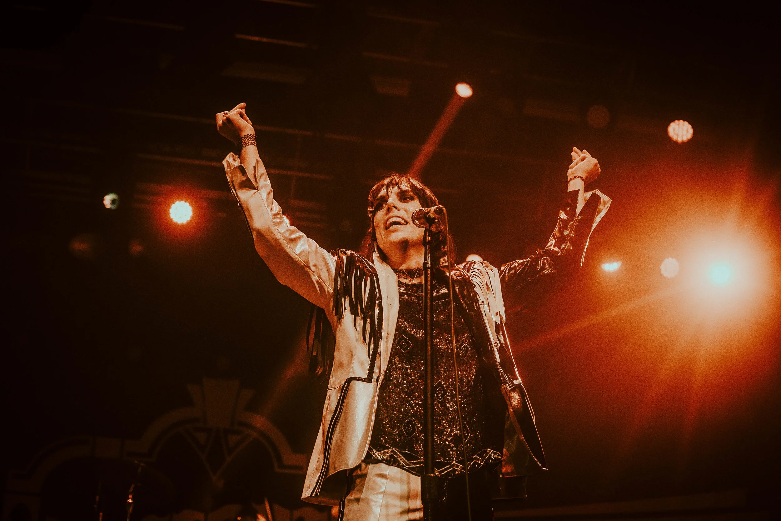Luke Spiller of The Struts *disclaimer: if any photos from the following article are to be shared on any social media platforms, please take the time to tag me @maxbakerphoto and give proper credit. Thank you!