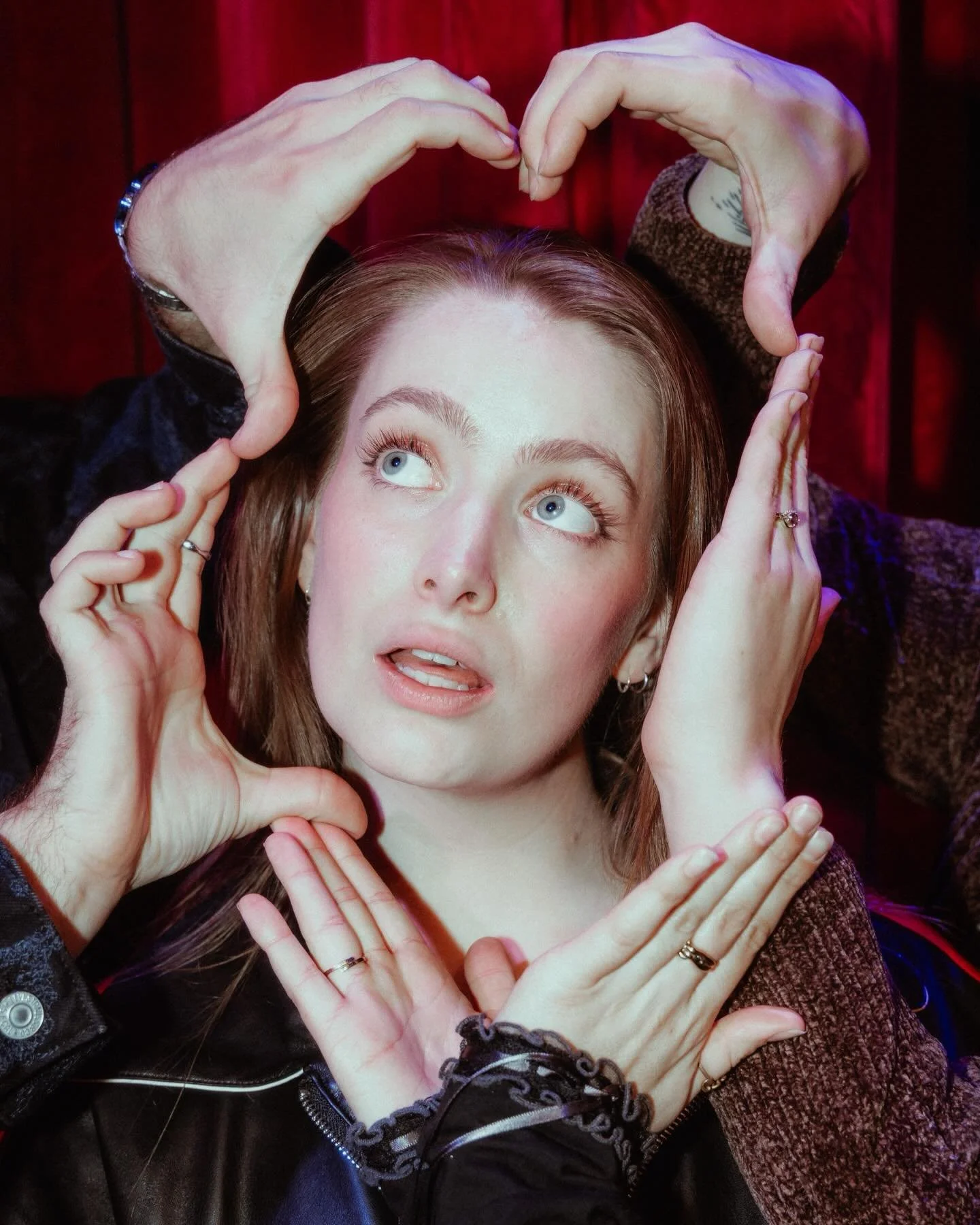 @sarahcha.d&rsquo;s one woman show in Santa Monica 💅🏼 
.
.
.
.
.
.
.
#sarahcha #livecomedy #losangelesphotographer #maxbakerphoto #photomagic