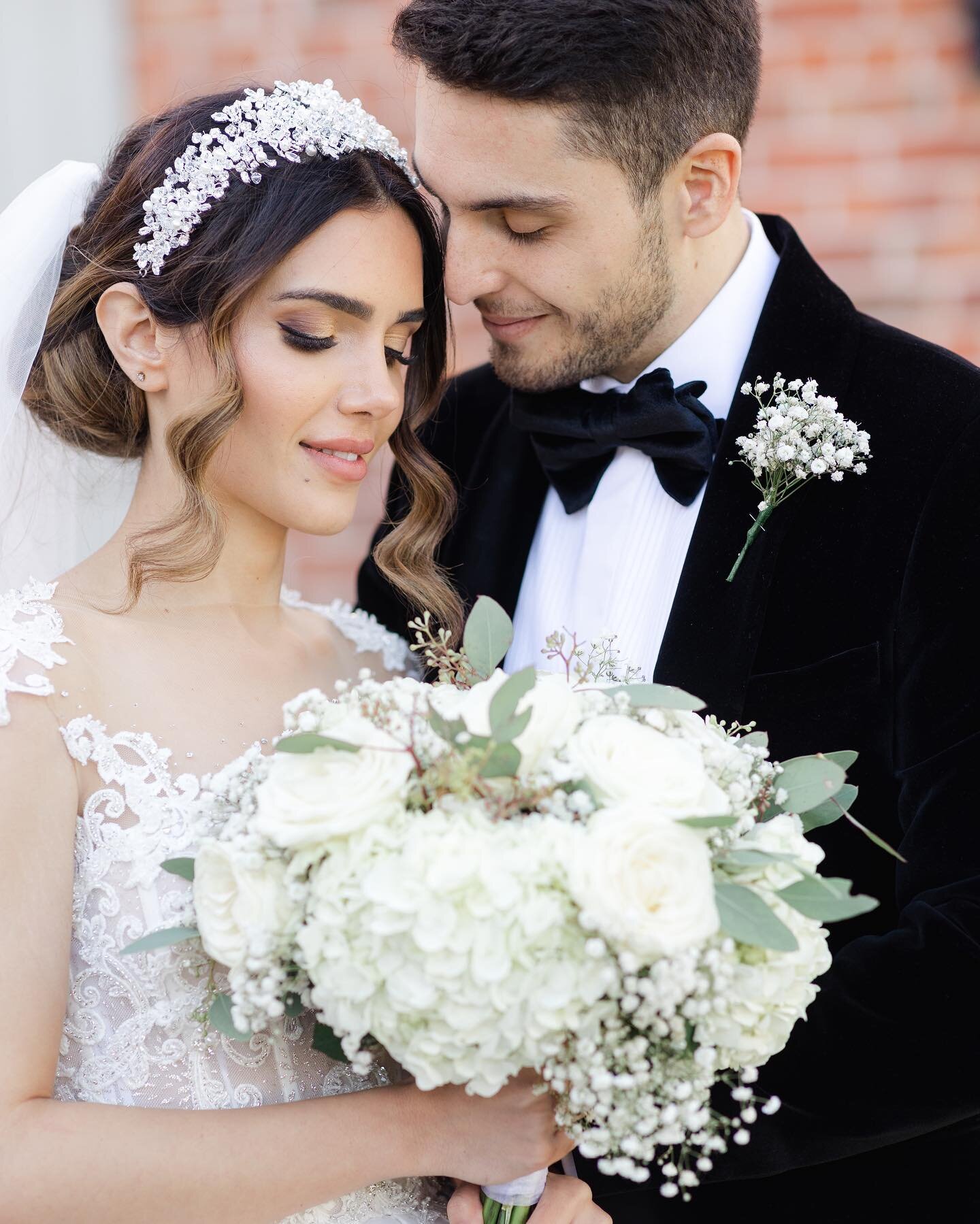 Shima and Zach, how beautiful do they look? 😍😍

Photographer: @zehrajagani
Bride: @shimasamivand
Venue: @merrydalemanor
Dress: @Heradesign_bridal
MUA @HeatherJacksonBeauty
Video: @richpattinsonweddings

#zehrajagani #zehrajaganiphotographer #female