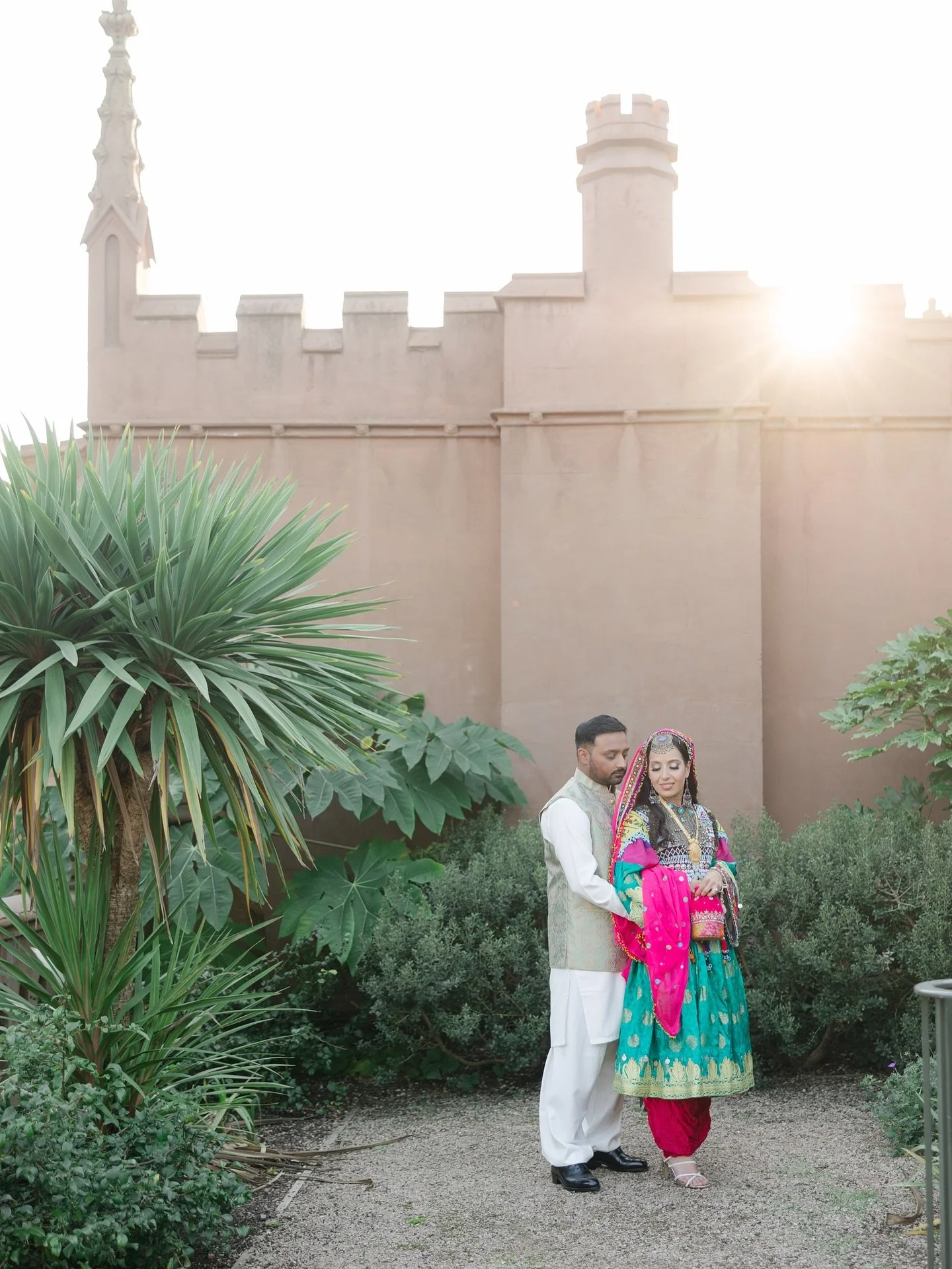 Sarah and Abdul at their Nikah, a fusion of Afghani and Bengali cultures coming together 💗
#zehraphotographer #zehrajagani #gunnersburypark #gunnersburywedding #pashtowedding #afghaniwedding #bengaliwedding #afghani #asianweddingphotography