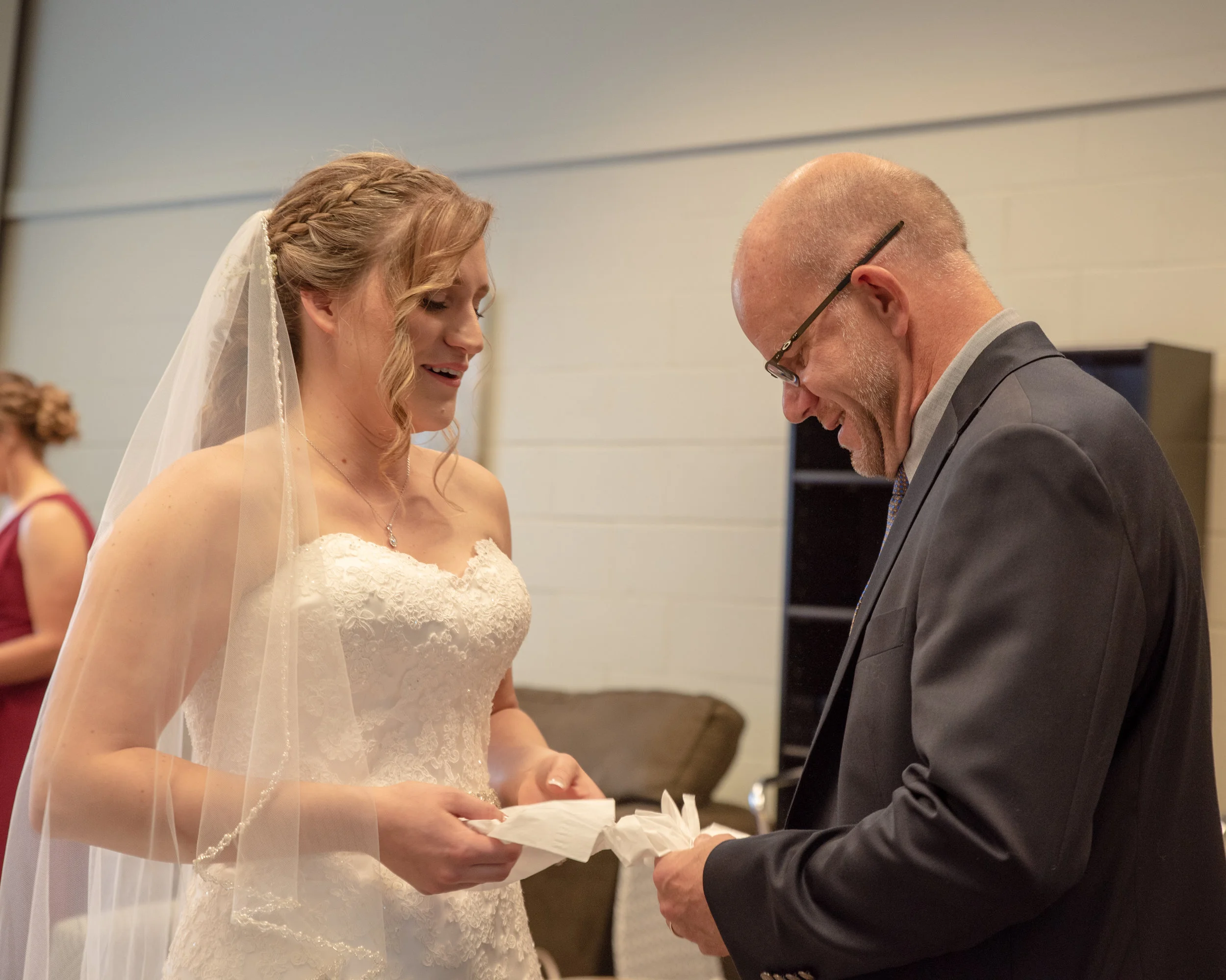 bride getting ready (116 of 137).jpg