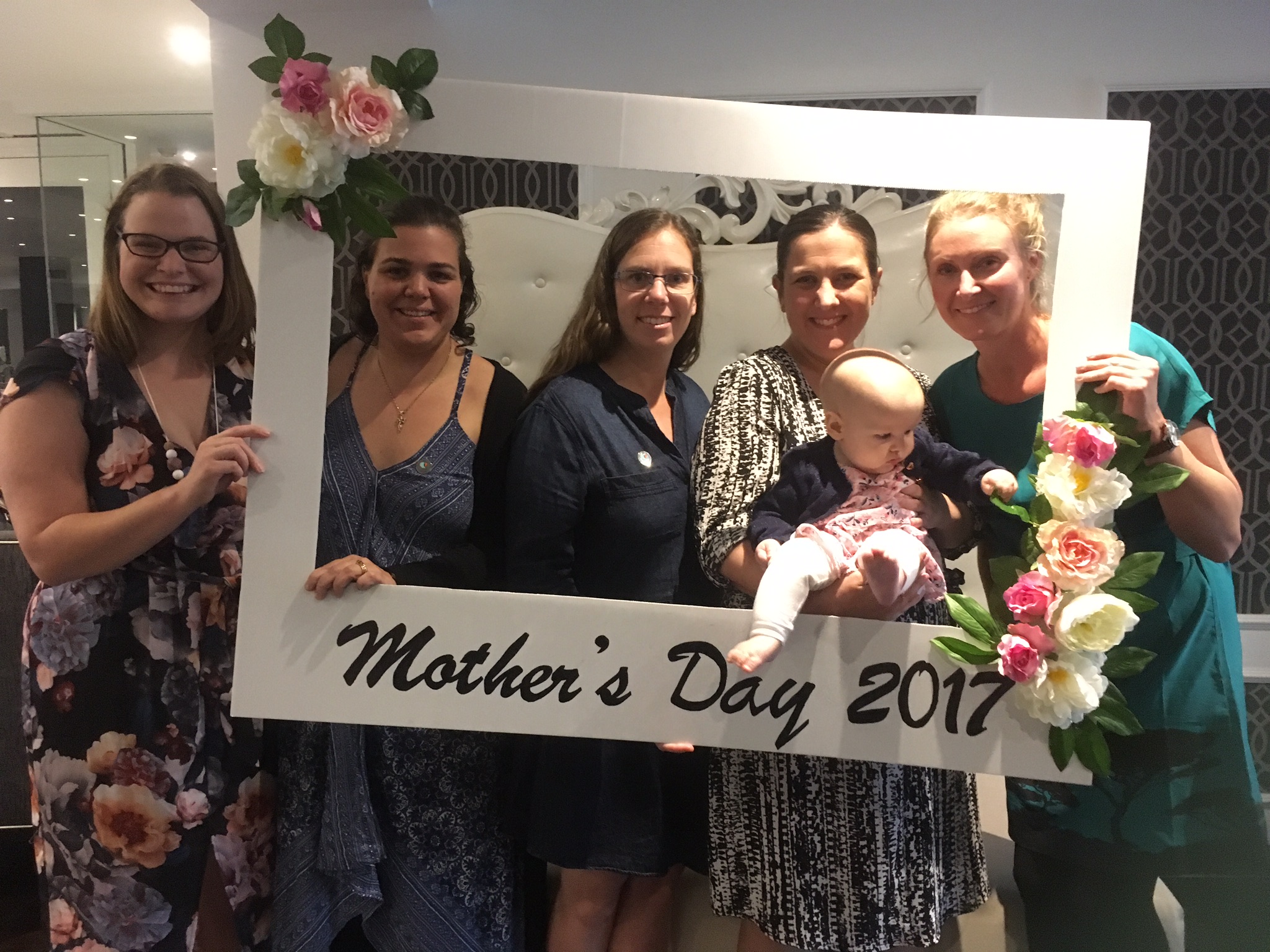 Deb Vickers (centre) amongst 4 PANDA Community Champions, 2 BeyondPP Mums, 1 Politician raising awareness for Postnatal Psychosis at a PANDA fundraiser