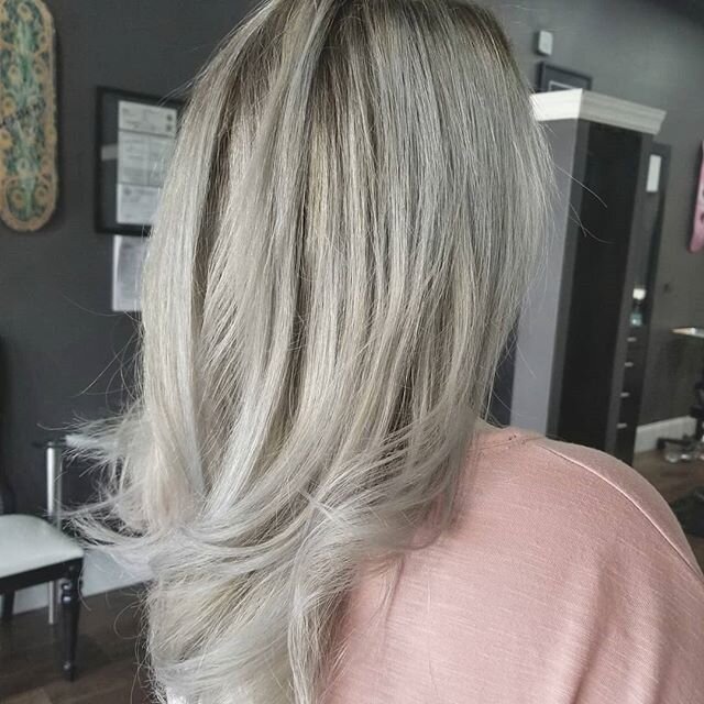 ❄icy and cold❄❄
✂️artist: @hair_by_mandy_brown ⭐