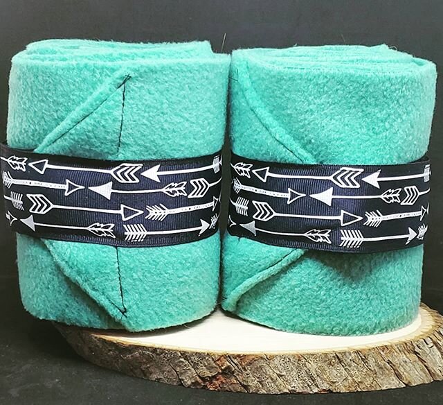 Custom order shipping out!  Aruba blue polo wraps with black hook &amp; loop closure, overlapped with a navy and white arrow ribbon.

#etsy #hopkinshowprep #smallbusiness #equinebusiness #etsyseller #polowrapaddiction #polowrapsforsale #polowrap