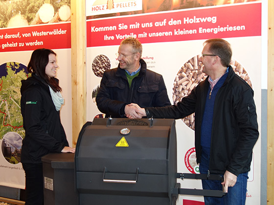 Der Gewinner der Verlosung des Holzpelletgrills steht fest