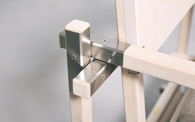 the-cave-Bracket-Chair-03_680.jpg