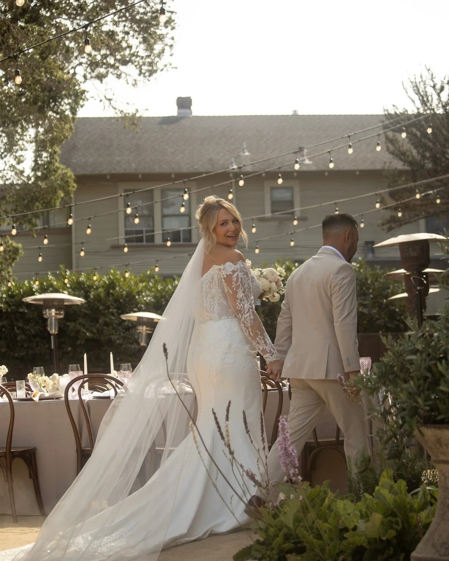 There&rsquo;s something about a Summer Wedding Reception &amp; the details you&rsquo;ll want to remember, forever ✨🥂

Vendors:
Photographers: @minraephoto 
Venue: @barnsatcoopermolera 
Florist: @erin.windacrefarm 
Photobooth Bus: @theboothbus 

.
.
