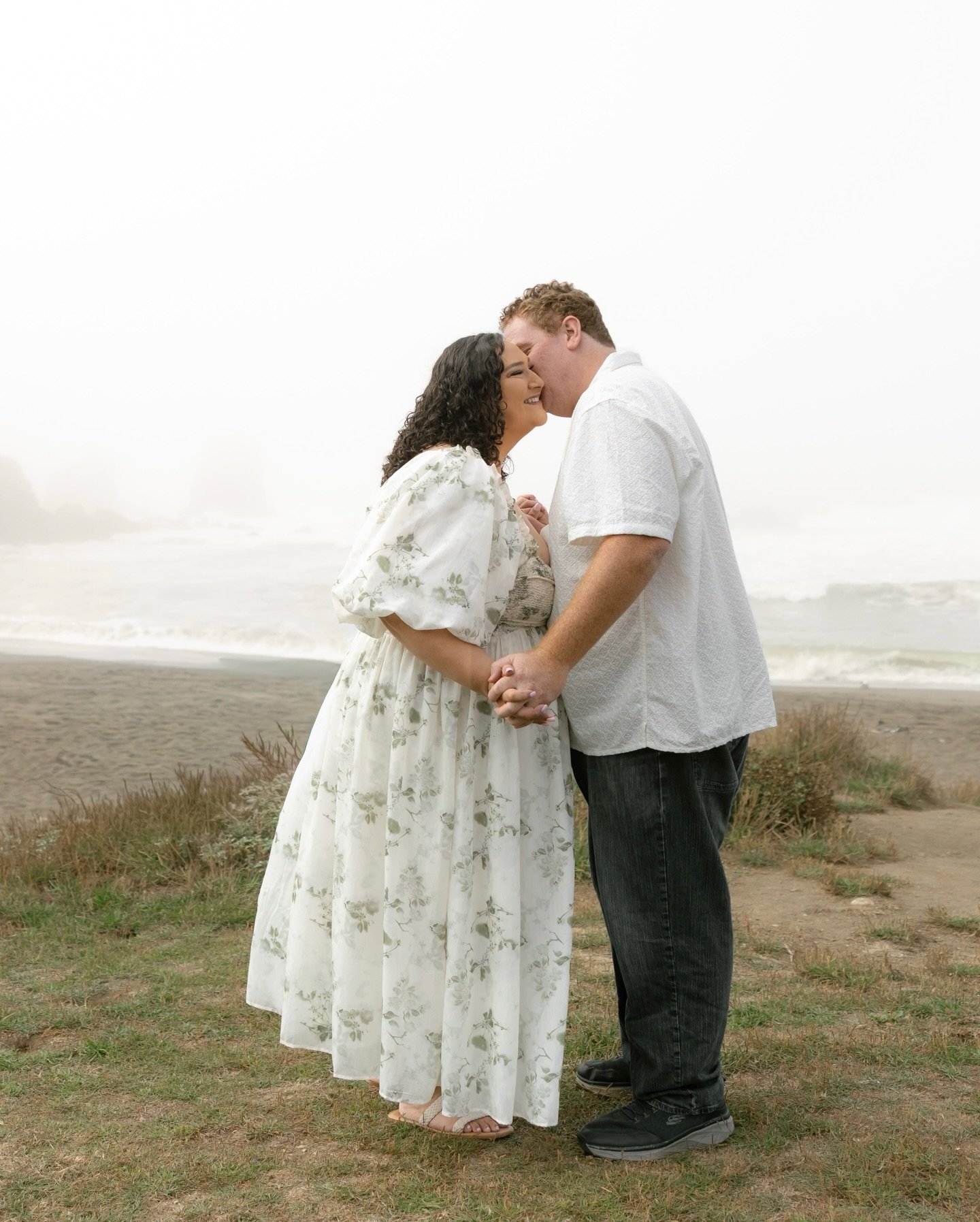 L &amp; J &mdash; Engagement by the Sea 💍🌊
We spent an early afternoon with these two along the coast, capturing the small moments that felt the most like them. 

Can&rsquo;t wait for their Fall 2026 wedding 🤍

#bayareaphotographer #bayareawedding
