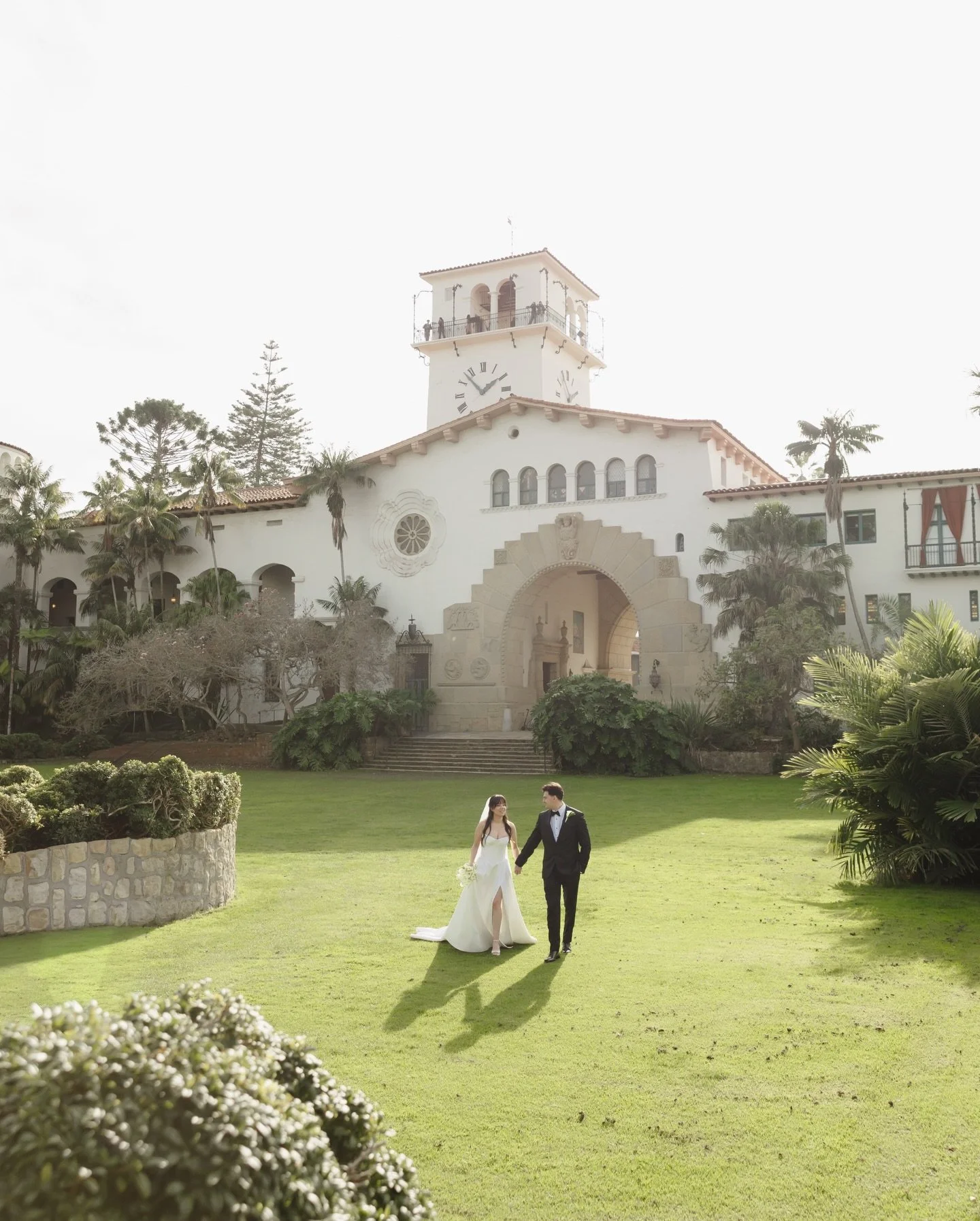 Six years in, &amp; still choosing each other 🤍
On their anniversary, Lily &amp; Randy eloped at the Santa Barbara Courthouse, celebrating love, commitment, and the next chapter ahead.  Congrats to these two ✨💍

Details:
Venue - Santa Barbara Court
