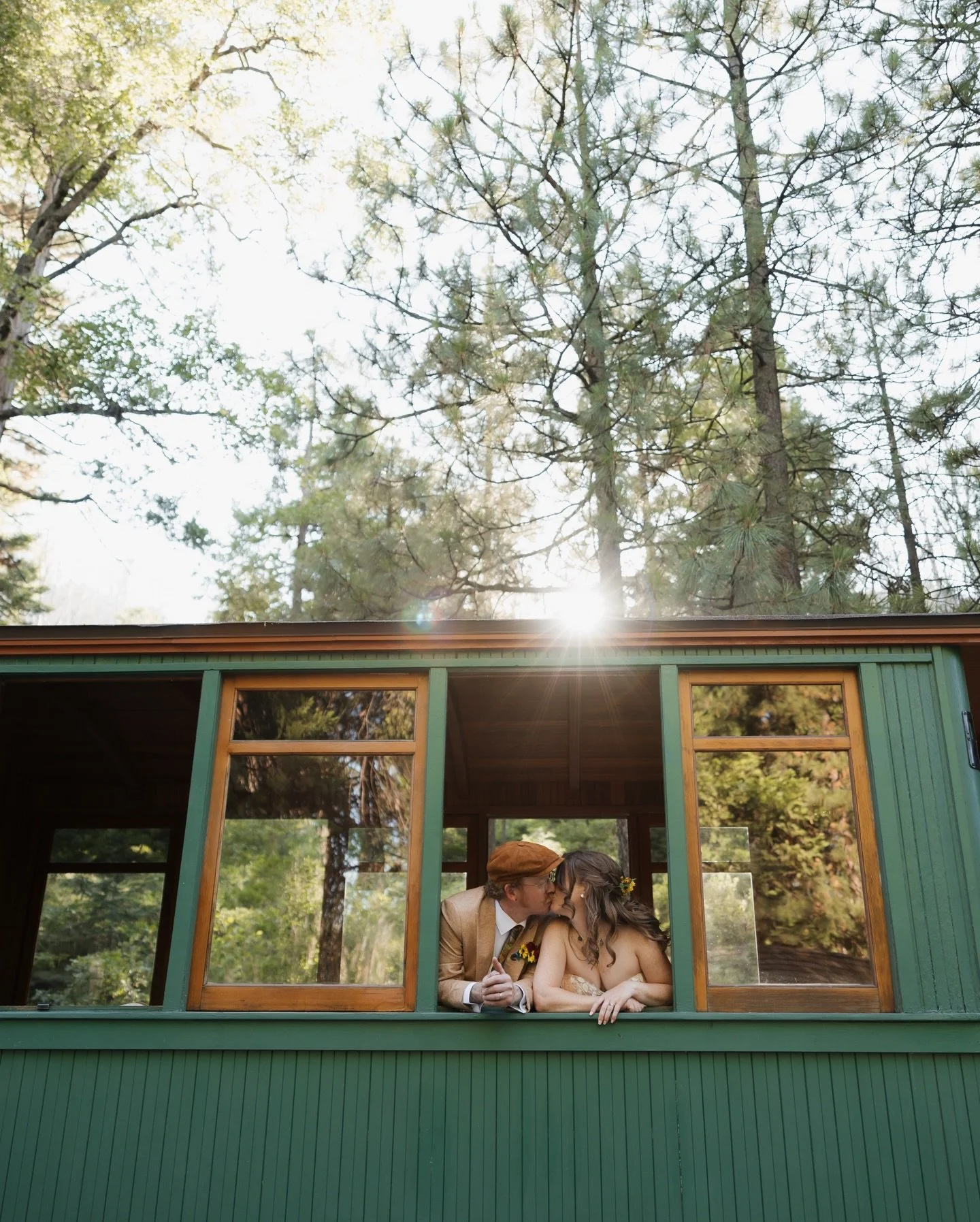 First look on the caboose 🚂
Tucked into their private train car, Morgan &amp; Jonny had a sweet, private moment together while the train carried them to their ceremony ✨🤍

.

.
Details:
Photographers @minraephoto 
Venue: @yosemite_steam_trains 
Mus