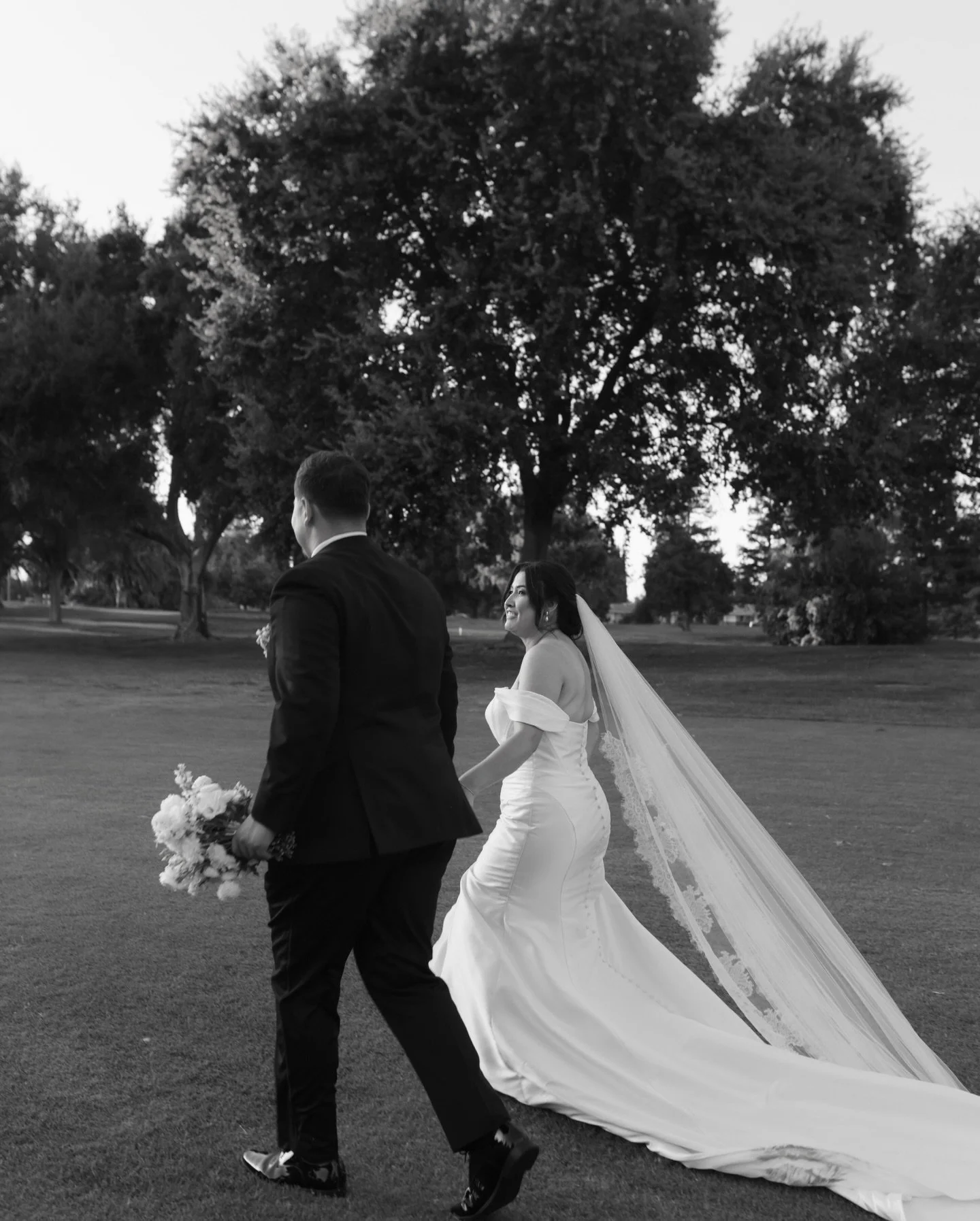 We&rsquo;d roam around the golf course with these two any day. Racing golf carts, chasing golden light, and capturing the kind of moments that felt effortless and fun ⛳️🤍
.

.
Details:
Venue: @chezsharievents 
Photographers: @minraephoto 
Coordinato