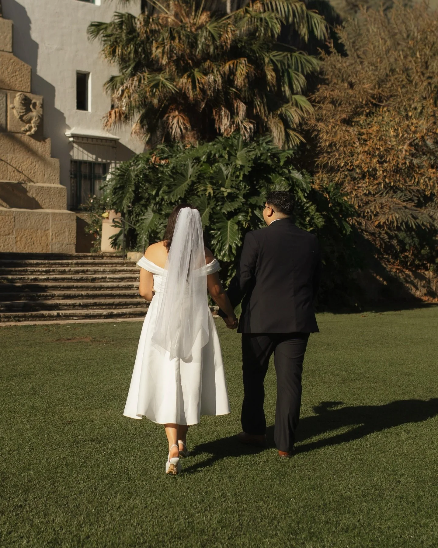 POV: The in between moments that make a Santa Barbara Courthouse elopement unforgettable ✨💍

#santabarbaracourthouse #santabarbarawedding #santabarbaraelopement #santabarbaraphotographer #santabarbaraelopementphotographer 

Santa Barbara Courthouse 