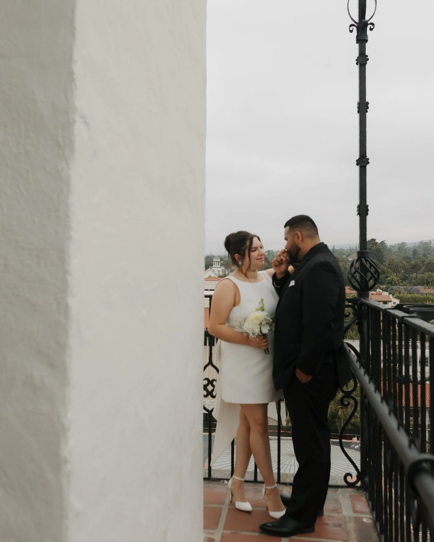 A love worth eloping for 🤍
Bonus points if it&rsquo;s at the Santa Barbara Courthouse ✨

#SantaBarbara #santabarbaracourthouse #santabarbaraweddingphotographer #santabarbaraelopement #santabarbarawedding 

Santa Barbara Courthouse | Santa Barbara El