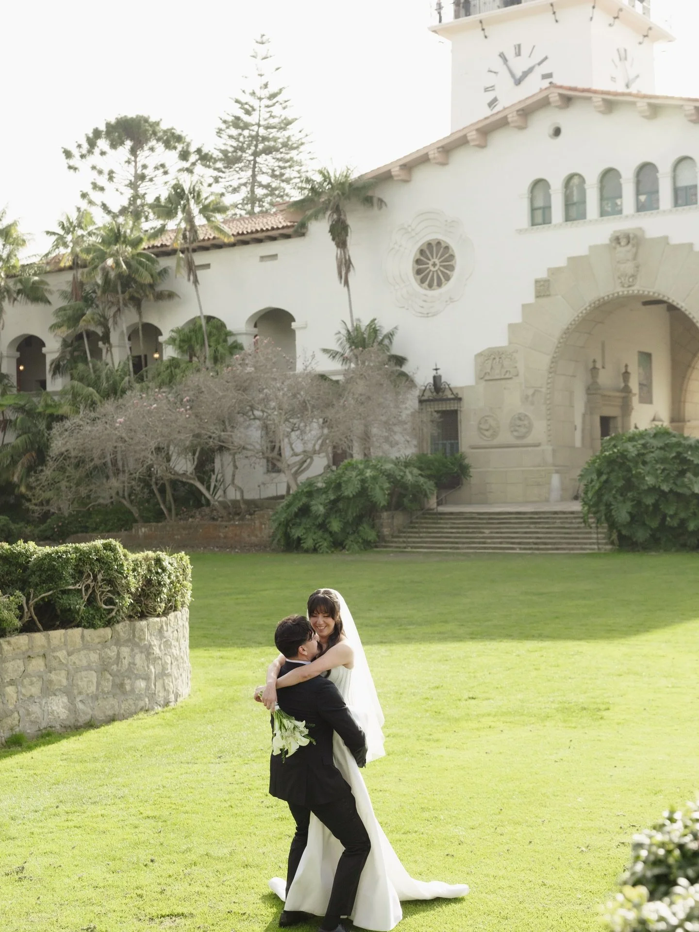 POV - You hire us to capture your Santa Barbara Courthouse Elopement ✨💍

Details:
Venue - Santa Barbara Courthouse
Photographers - @minraephoto 
Dress - @luv_bridal 
Hair Stylist - @beautybysusierico 
Makeup Artist - @laurazavalamakeup 
Florist - @a