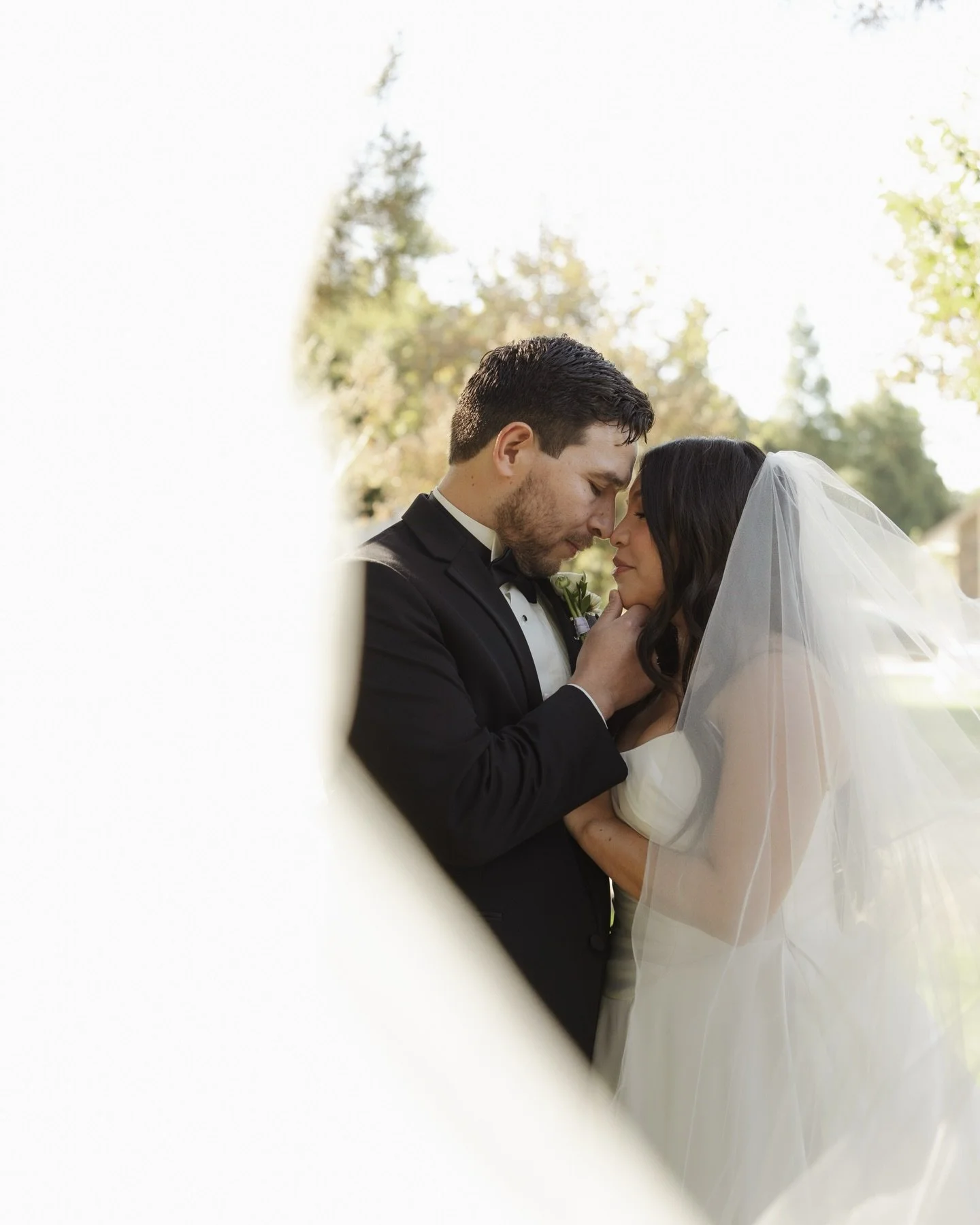 Where intentional details met quiet romance✨

Sonia &amp; Vlad&rsquo;s private estate wedding unfolded like a scene from a film. It was a day that lingered long after it ended 💍🤍

.
.
.
Details: 
Photographer: @minraephoto
Coordinator: @theweddingp
