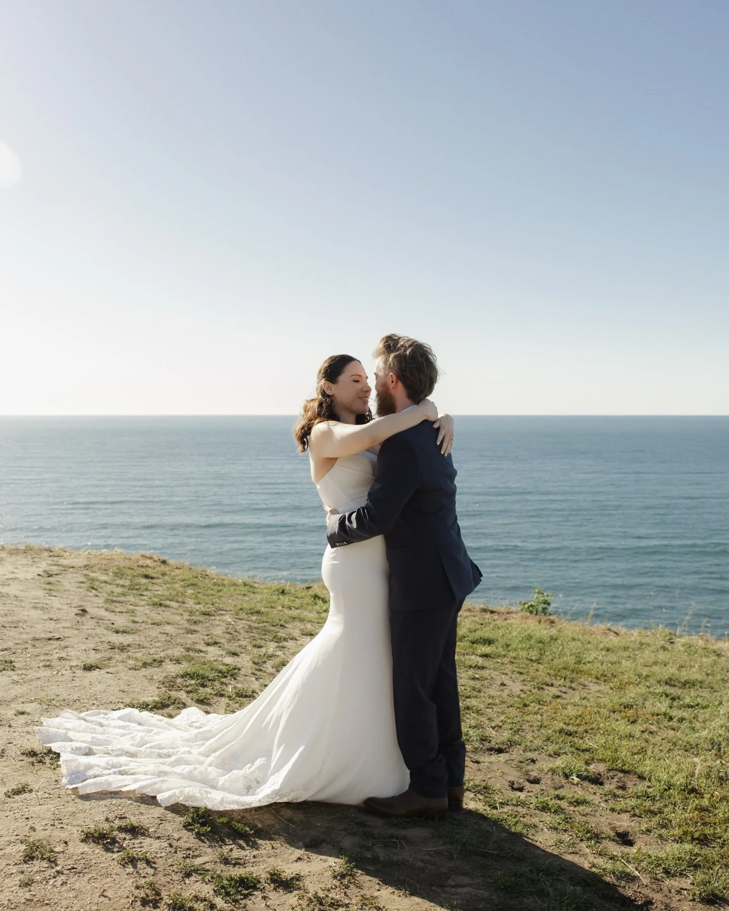 Sometimes all you need is a cliff overlooking the ocean and your closest loved ones to make it official ✨

This intimate elopement with Sonia &amp; Josh at Bluff Cove Trail in Palos Verdes was simple, meaningful, and full of heart 🤍🌊 

#PalosVerdes
