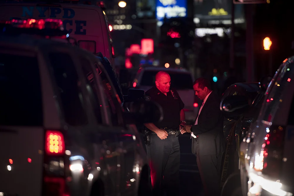 Officers at crime scene. A gunman shot himself to death after he fatally shot a Federal Building security guard in Manhattan. August 21, 2015 ©Go Nakamura photography