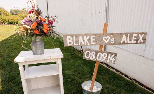 rustic wedding sign.png