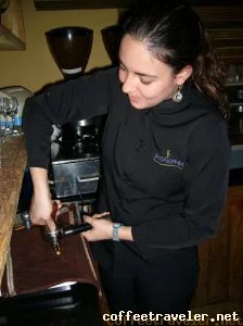 Daniela, barista do Santa Sophia Café, de Belo Horizonte, MG.