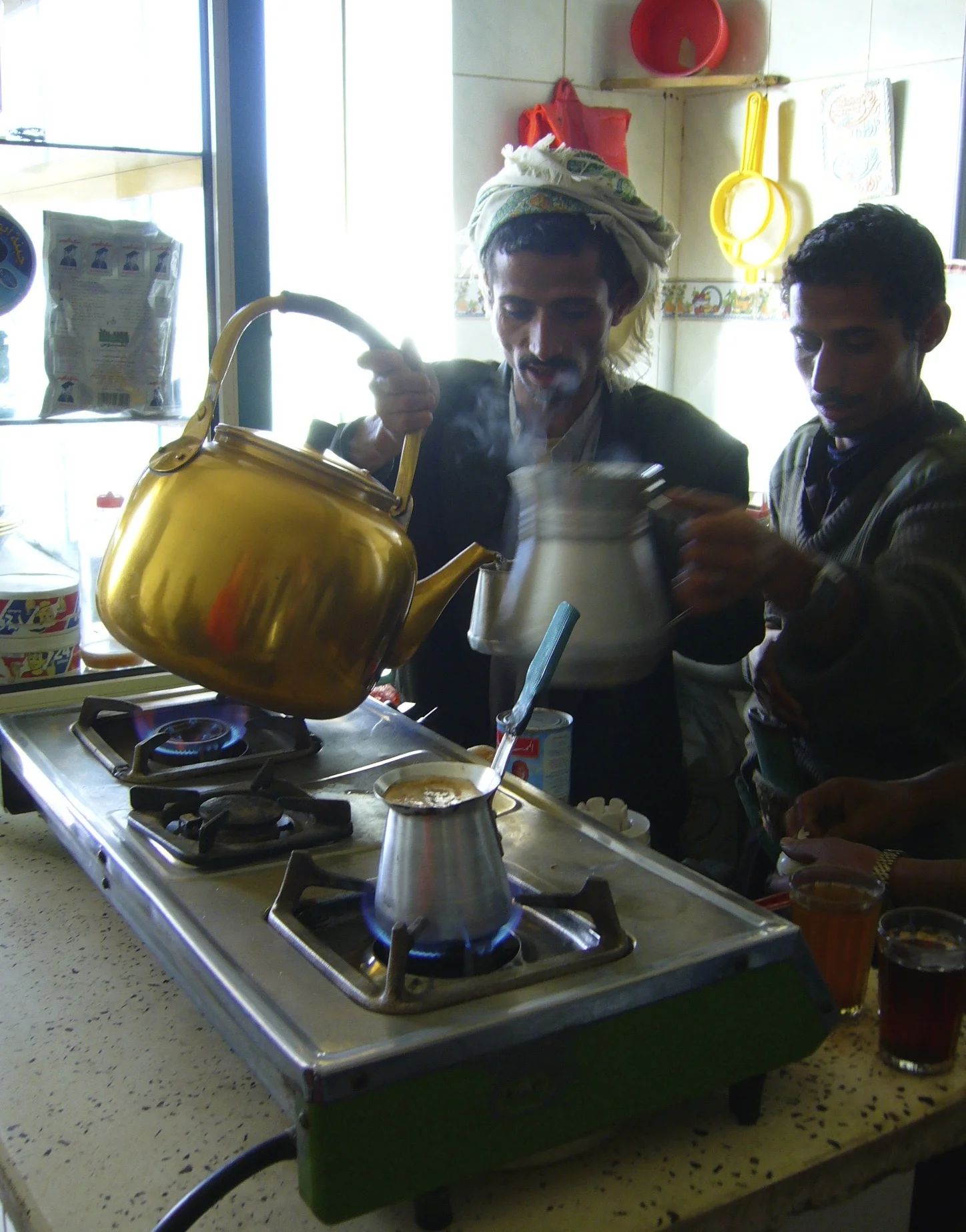 Baristas do Yemen e preparo de ibriq.