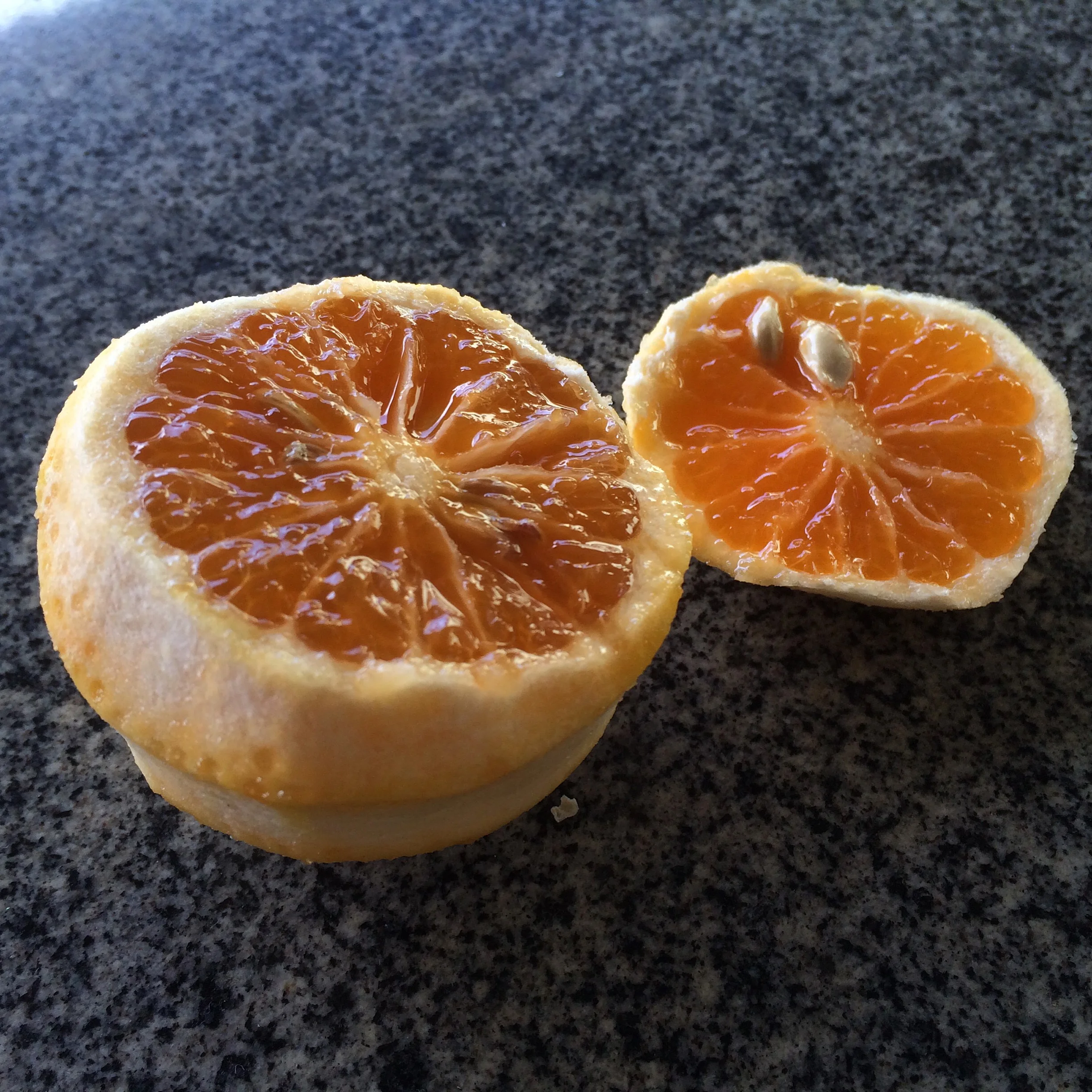 Laranja é uma das frutas conhecidas como cítricas por apresentar ácido cítrico.