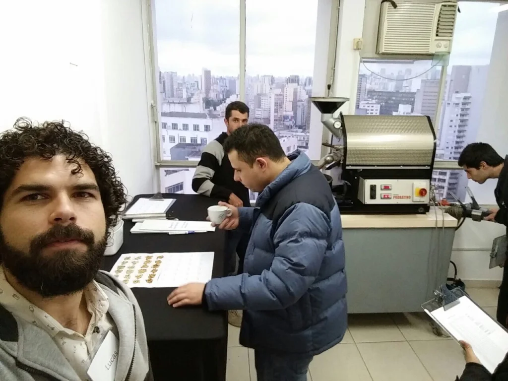 Didática que compreende o trabalho em equipe nos diversos exercícios práticos.