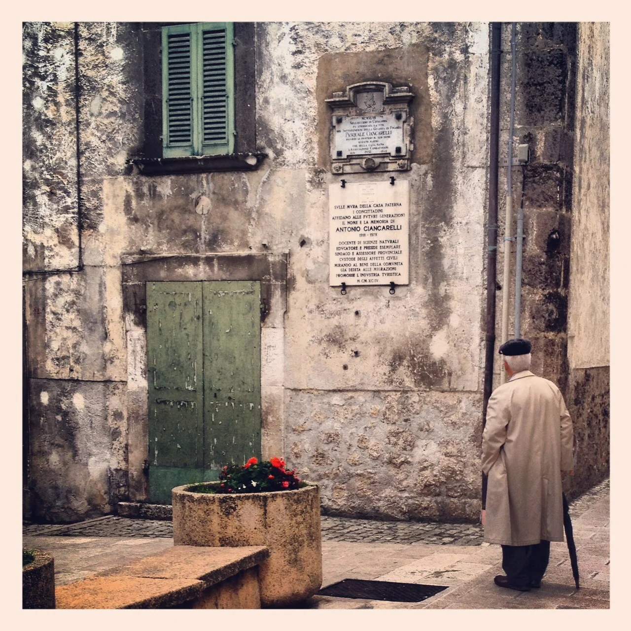 Street photo, Scano, Abruzzo. Morso Travel Italy food and wine tour.
