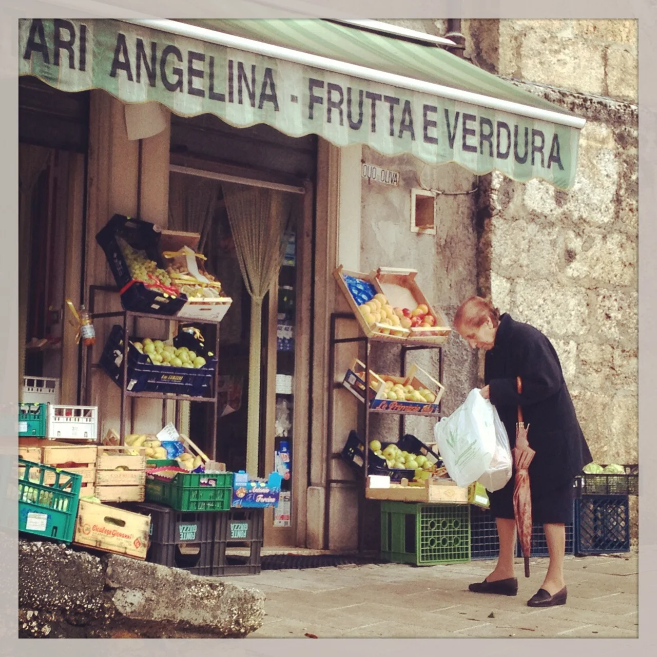 Street photo, Scano, Abruzzo. Morso Travel food and wine tour.