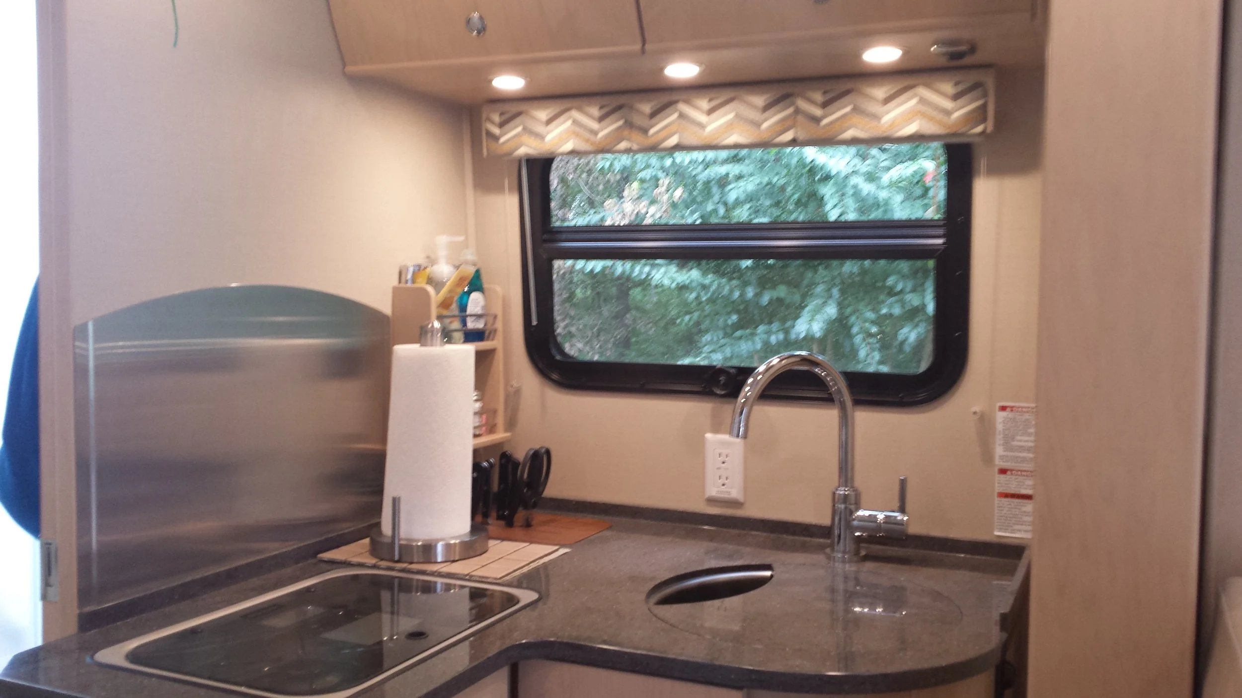 The small but oh, so efficient kitchen.
