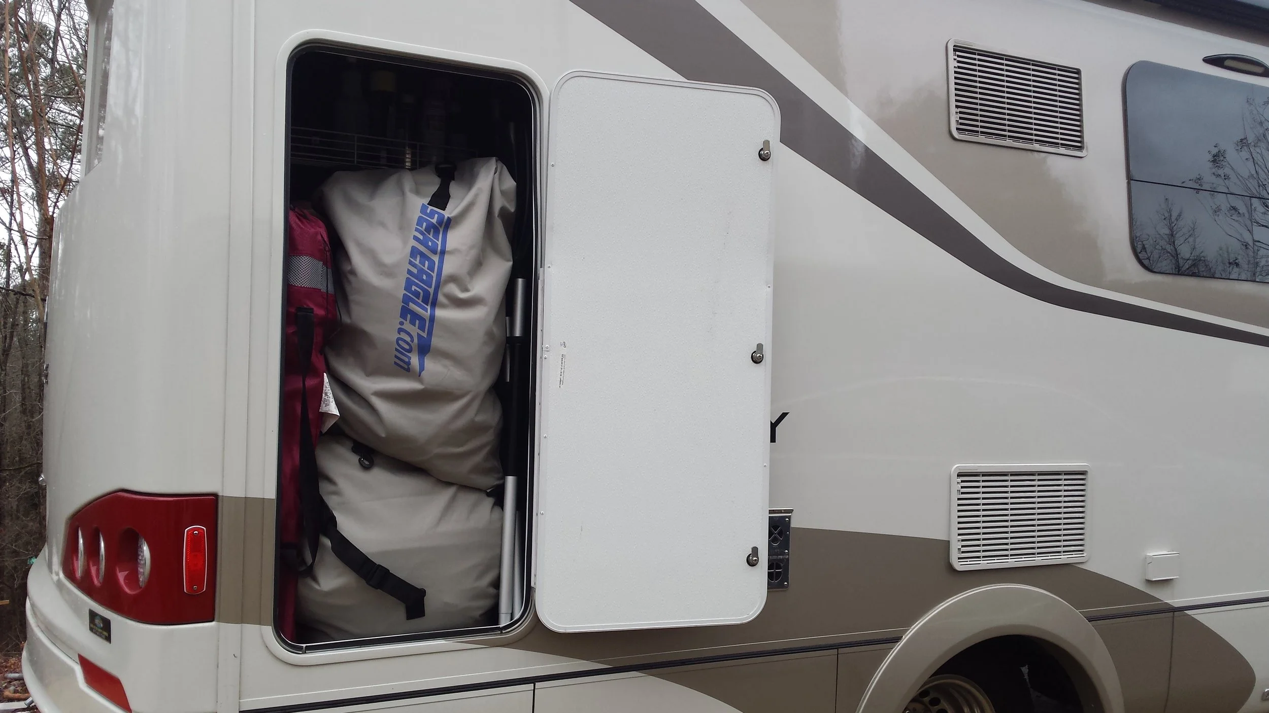 This large storage comparment makes organizing outdoor gear easier.