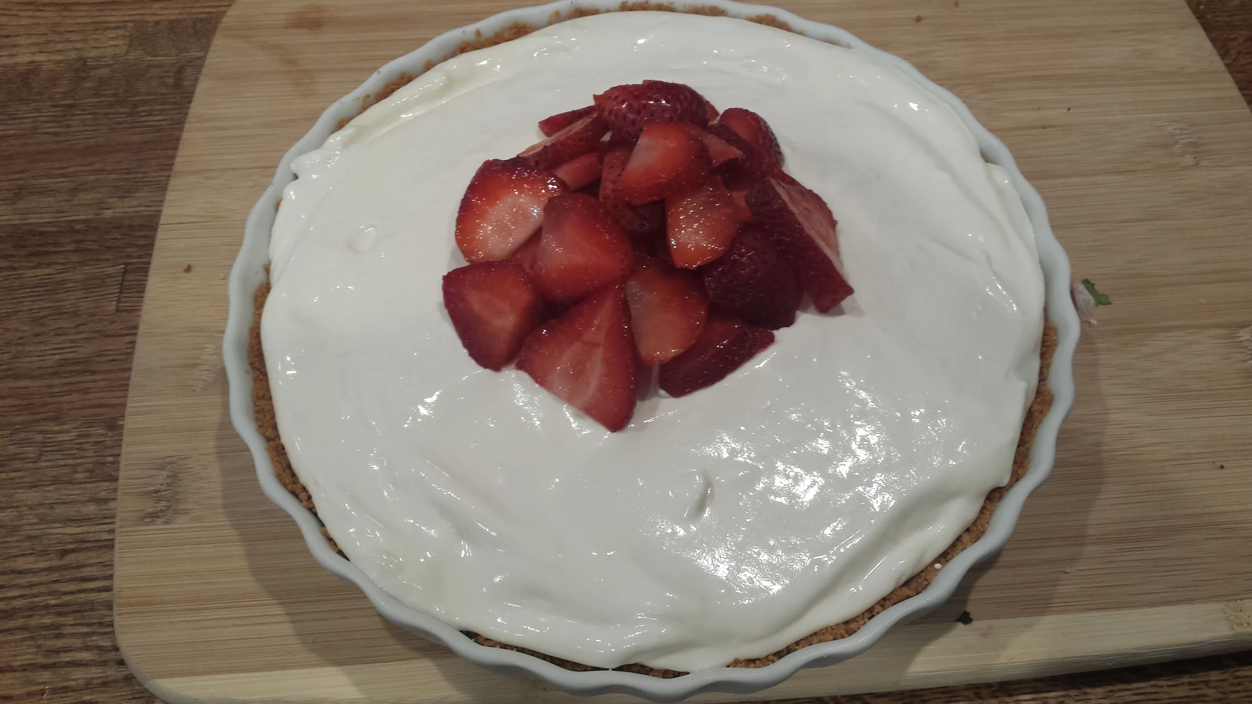 lemonade-pie-with-strawberries.jpg
