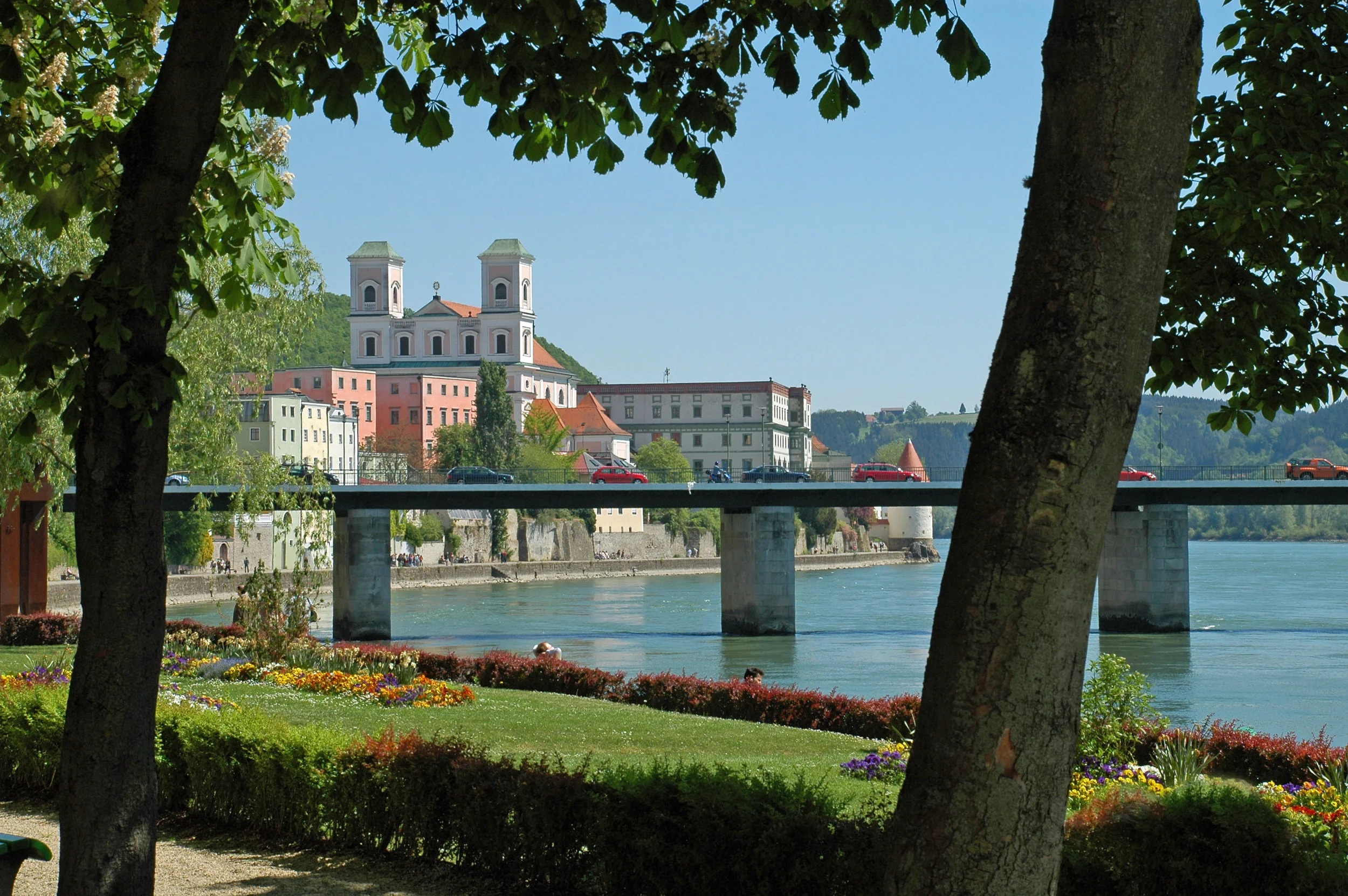 passaubudapestuferpromenade.jpg