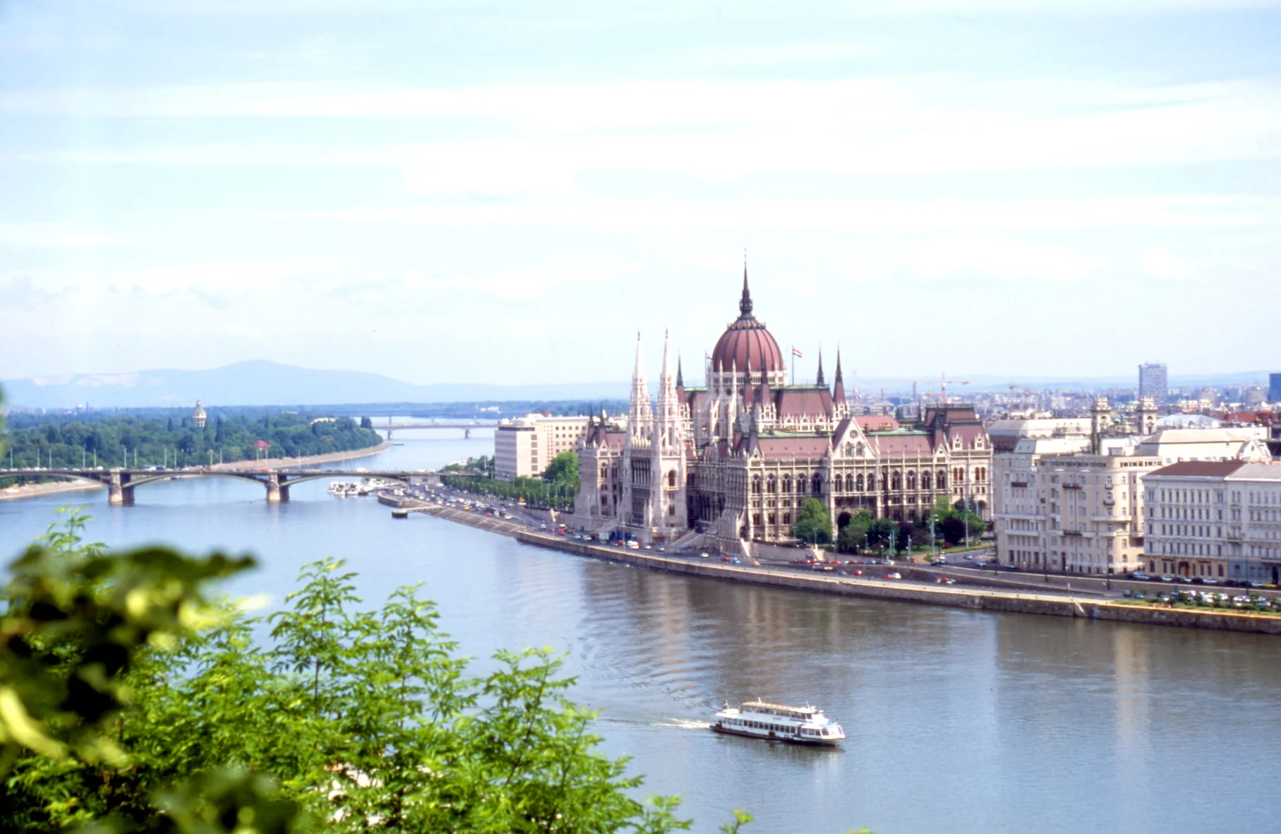passaubudapestparlament.jpg