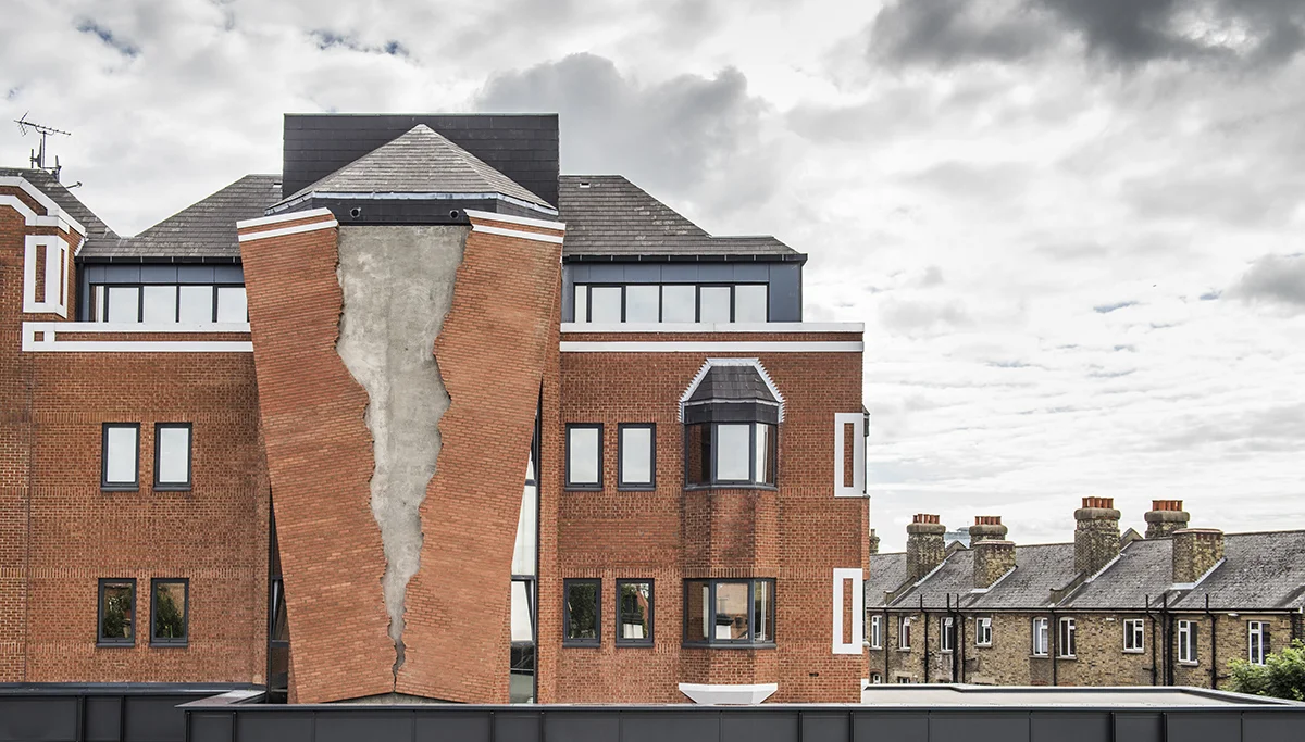 Alex Chinneck, Six Pins and Half a Dozen Needles , 2017. http://alexchinneck.com/project/six-pins-half-dozen-needles/