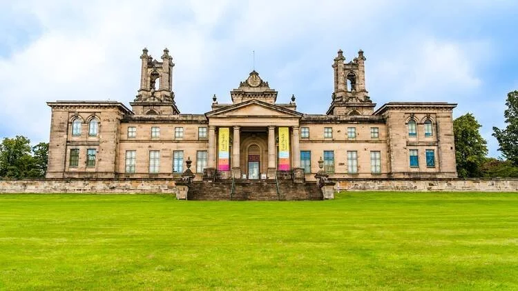 Are Exhibitions and Galleries in Crisis?