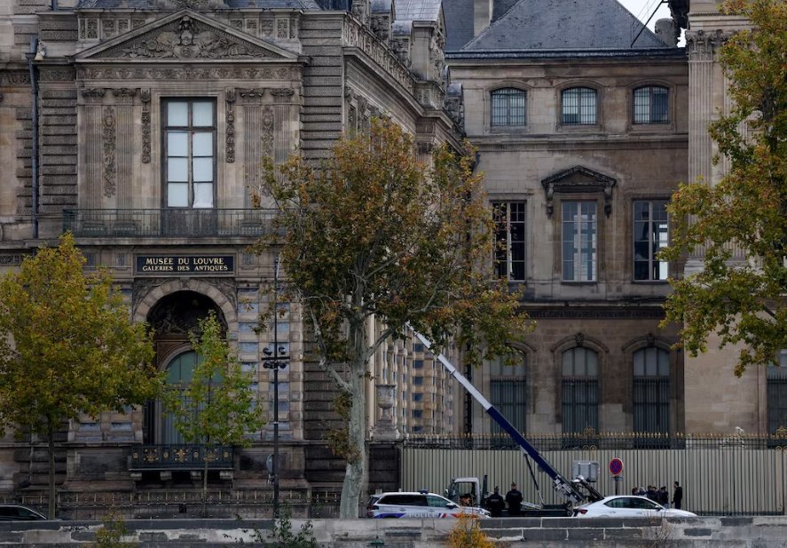 Breaking News: Priceless Jewellery Stolen in Heist at Louvre Museum in Paris