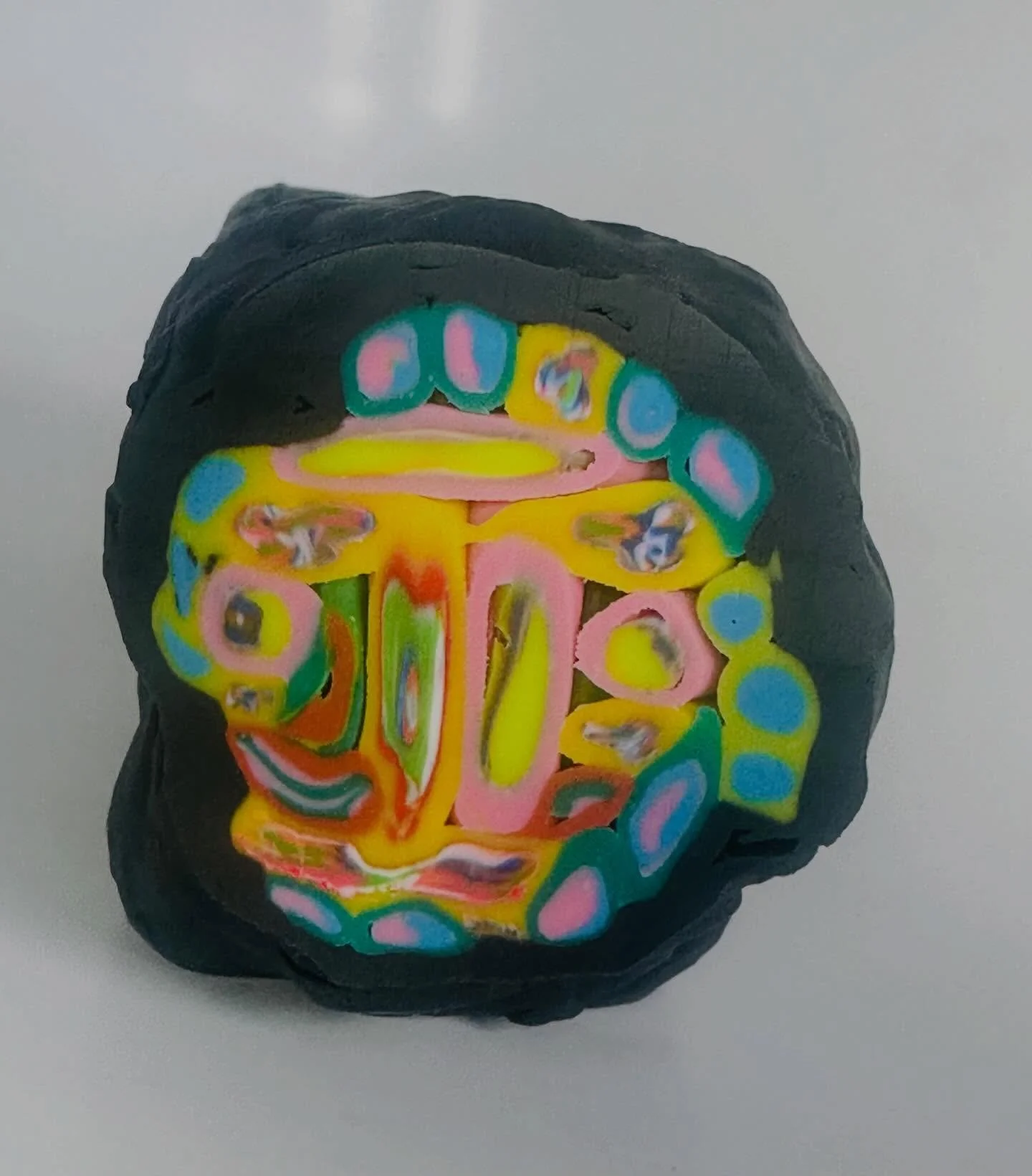 A few more. Really loving the surprises coming with this. Also be careful bc this way of animating can be dangerous! The kitchen knife is working ok. Some sneak peeks into some secret projects that I hope to unveil this summer! Making #stratacut clay