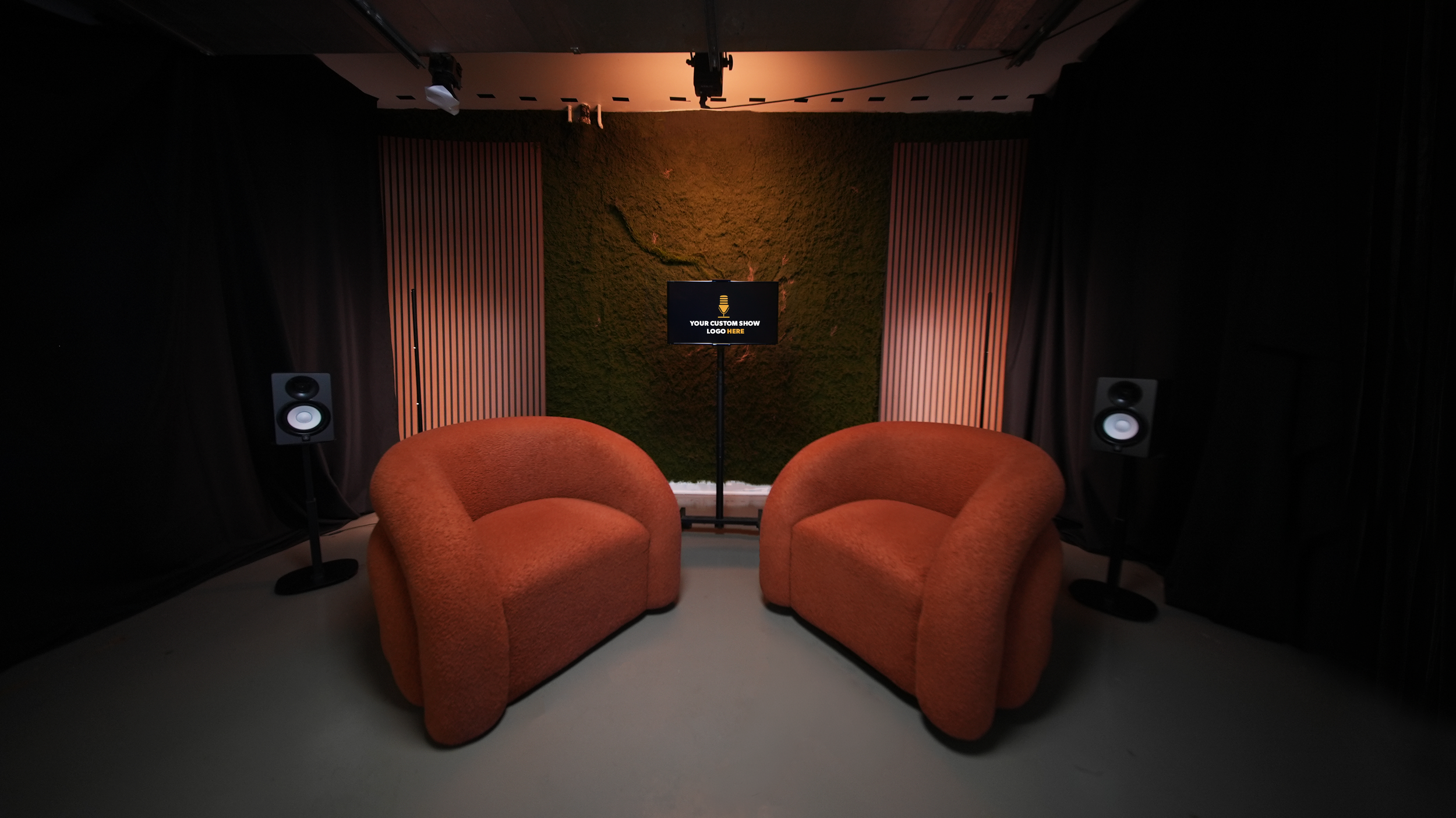 Podcast Studio moss wall set
