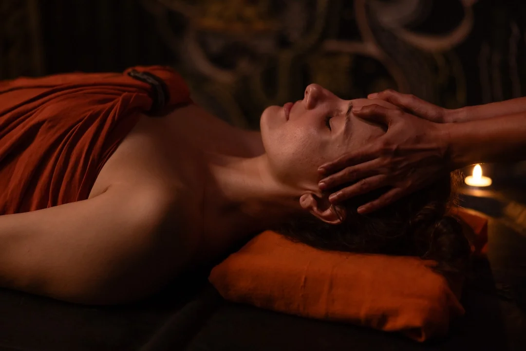 Ayurvedic wellness therapy Shirodhara offered at Bhakti Kutir retreat centre