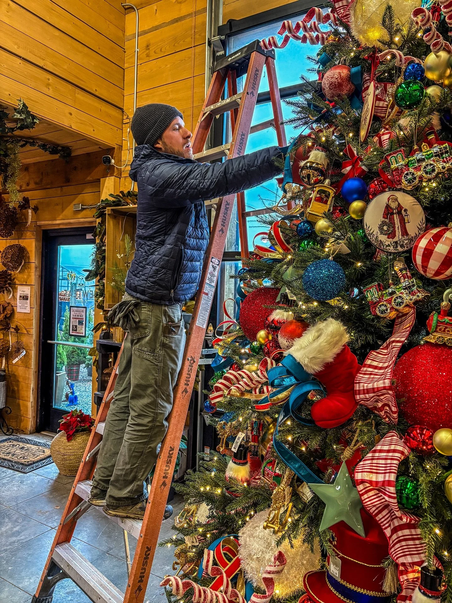 Something magical is taking shape in the barn&hellip; ✨

Our main Christmas tree is looking incredible (the boss even came to help decorate 👀).

Can you guess this year&rsquo;s theme? 🎄🎁