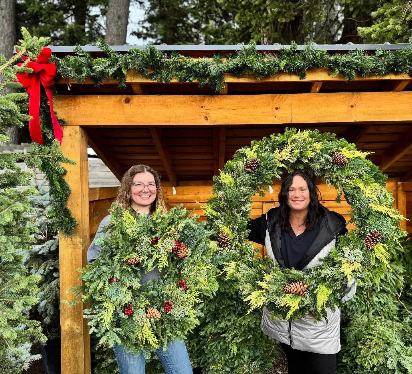 🌿 Fresh wreaths and garland have arrived!

As the holiday season approaches, it&rsquo;s the perfect time to start getting in the Christmas spirit! ✨We have fresh wreaths and garland, and our garden center barn is brimming with holiday cheer! Our wre