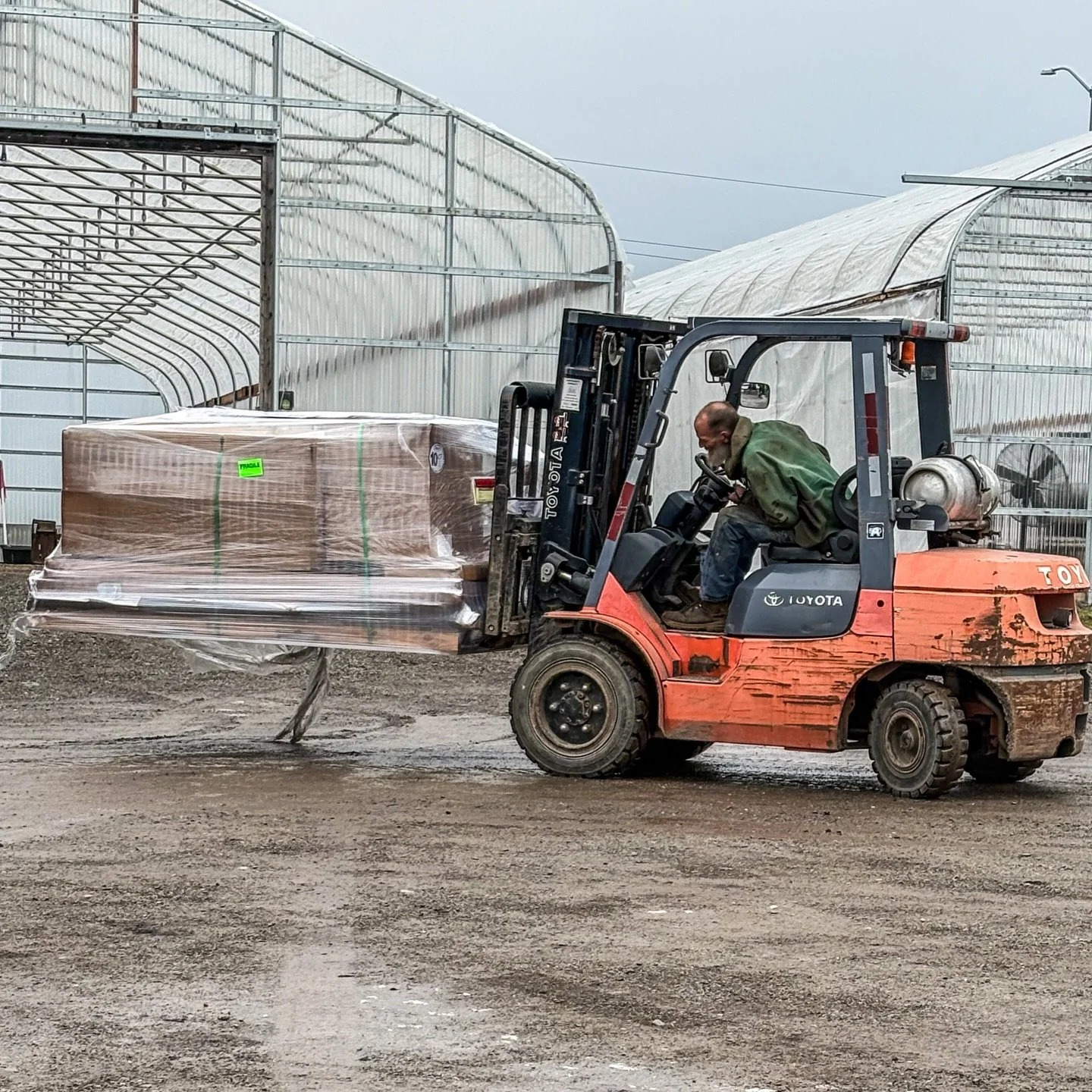 This might not look like much to the eye&hellip; but to us, it&rsquo;s the first sign of the 2026 season at New Leaf! 🌱 

New pottery, trellises, arbors, birdbaths, hanging baskets, wind spinners &amp; more are starting to arrive! Every piece is tho