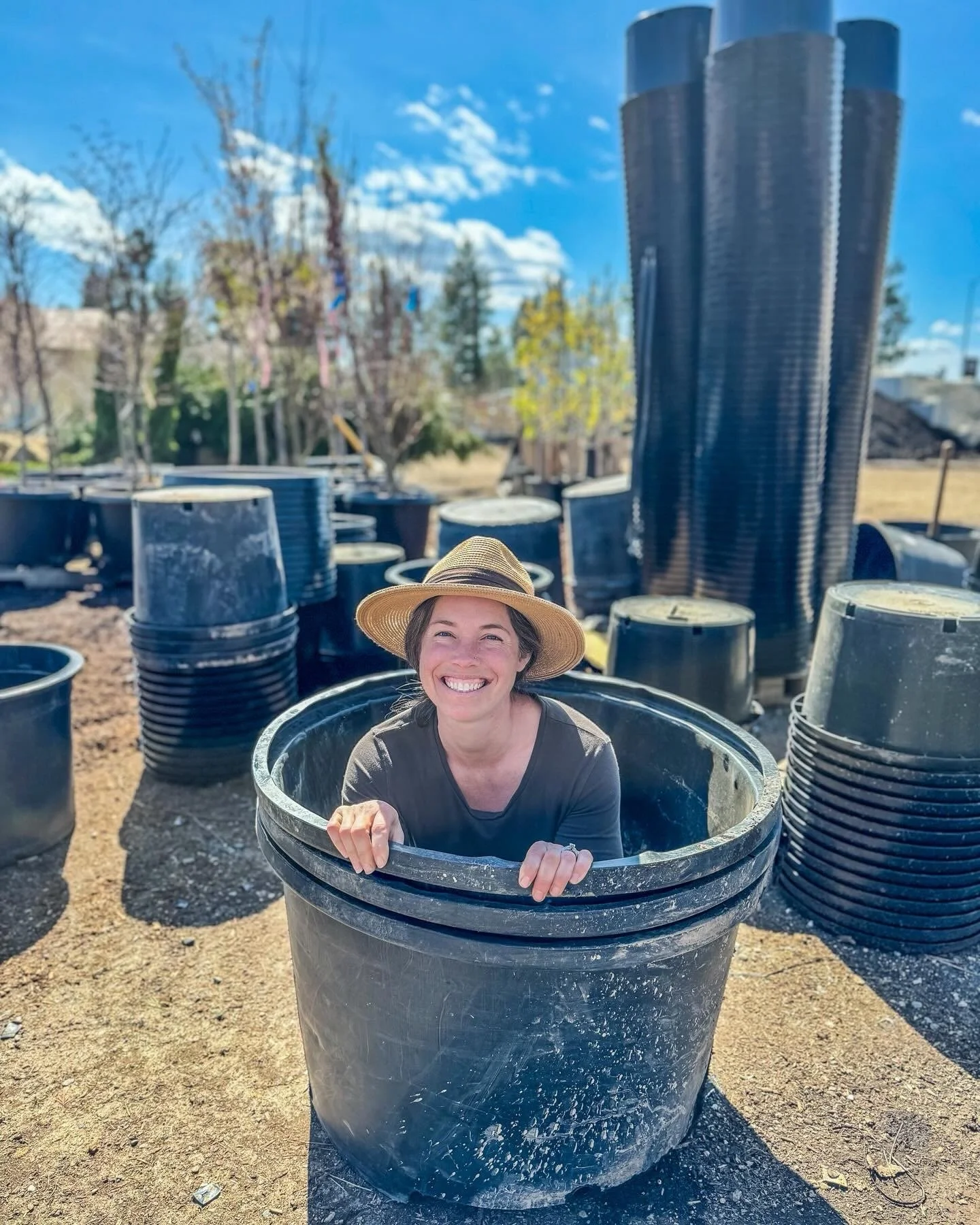 🌎 Earth Day is April 22nd!

Honor Mother Earth with us by recycling your old garden containers. During the week of 4/20 through 4/25, you can drop off your used containers (1 gallon or larger) at loading zone A in our south parking lot.

🌱 The firs