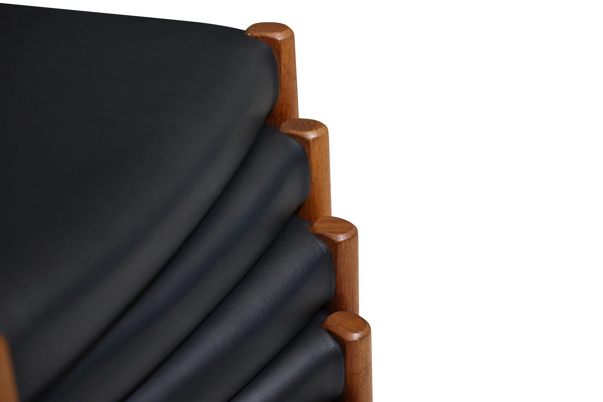5_Black_Leather_Benchs-12.jpeg