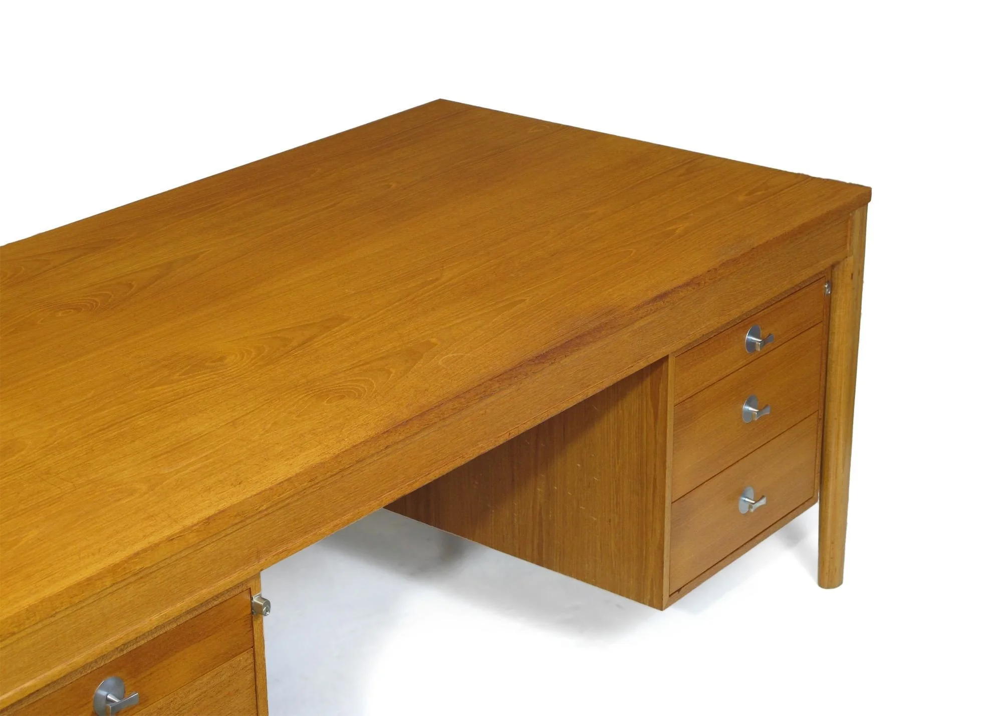 4_desk5.jpeg