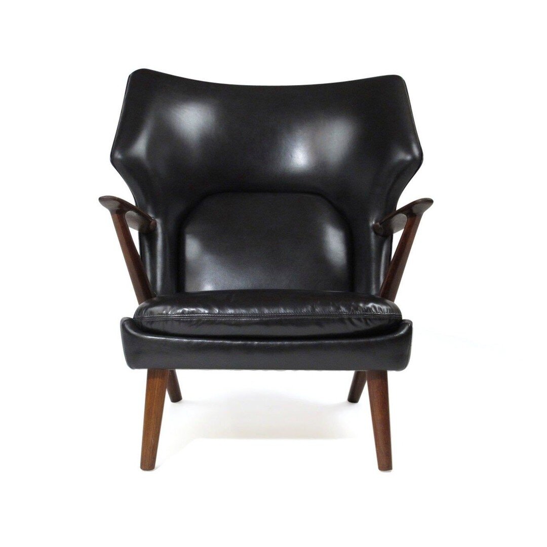 Midcentury lounge #chair designed by Kurt Olsen for Slagelse Mobelvaerk, Model 221. Typically found in teak, this rare #rosewood frame with #sculpted wide arms has been #upholstered in new black #leather to the exact specifications of the original ta